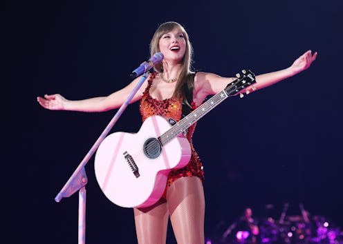 PARIS, FRANCE - MAY 09: (EDITORIAL USE ONLY. NO BOOK COVERS.) Taylor Swift performs onstage during "...