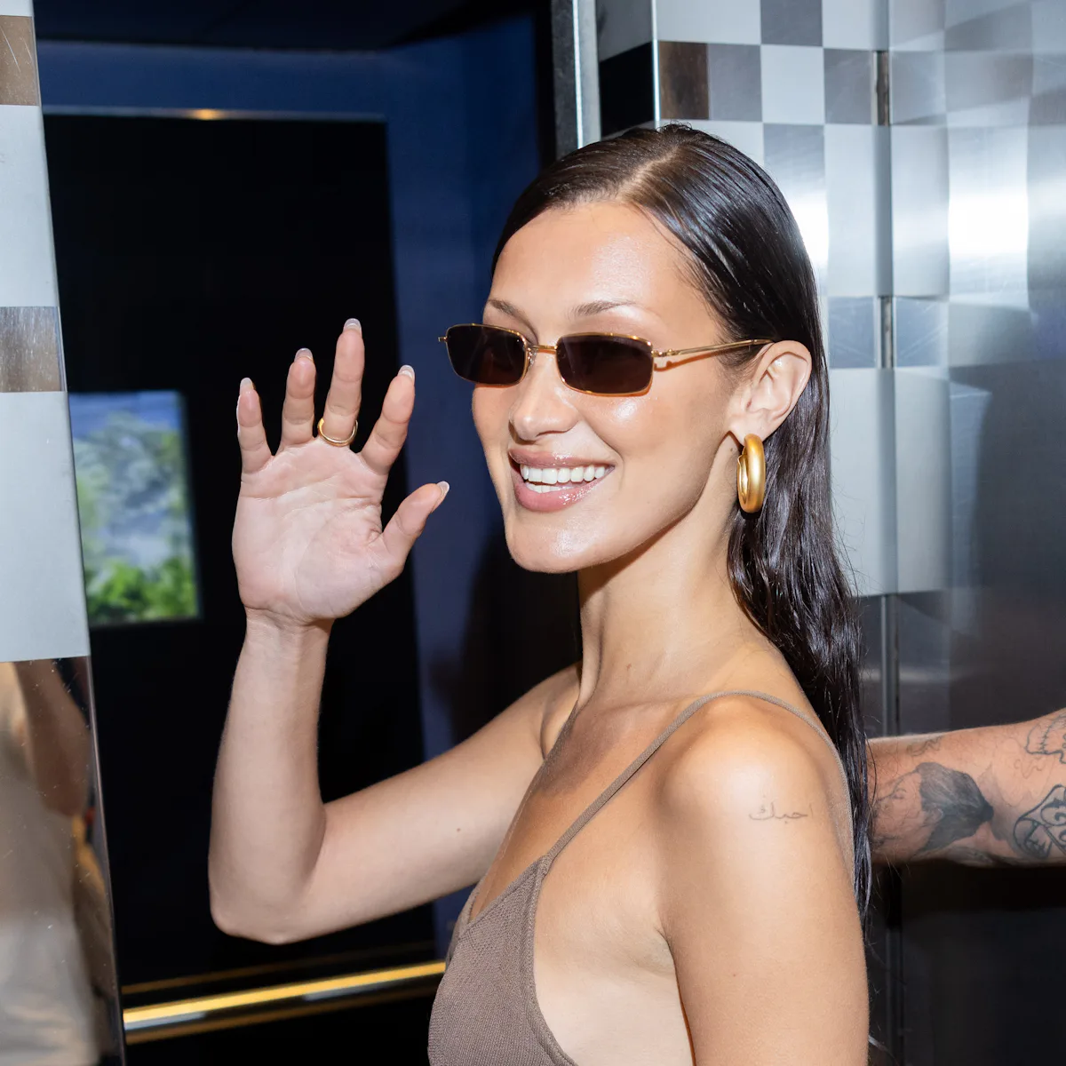 bella hadid brown dress cannes Bella Hadid is the queen of Cannes red carpet and she has had several showstopping looks before in Schiaparelli and Versace and JPG. This year I wouldn't say any of the looks