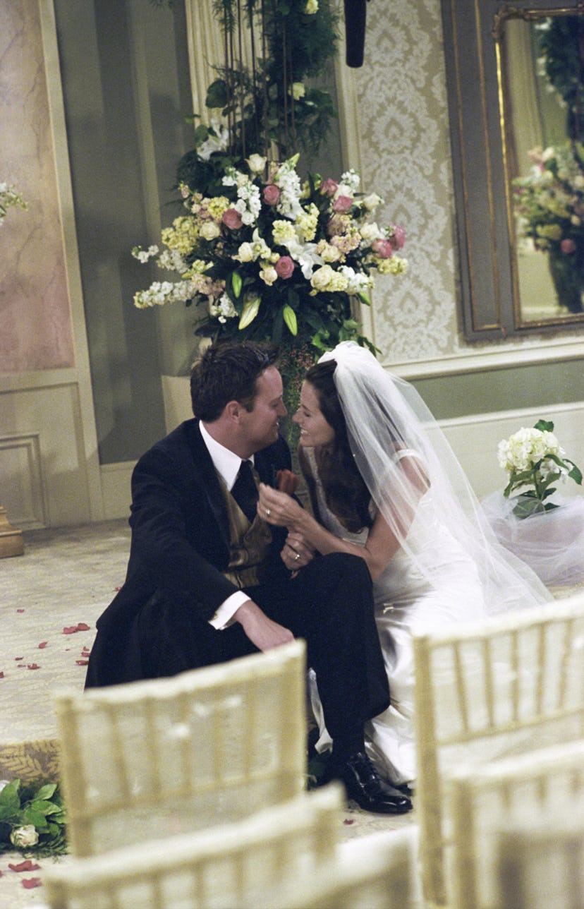 Matthew Perry as Chandler Bing, Courteney Cox as Monica Geller-Bing on 'Friends'