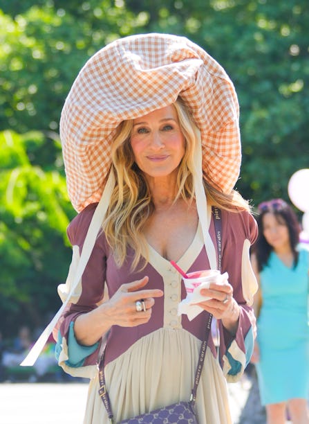 Sarah Jessica Parker filming 'And Just Like That'