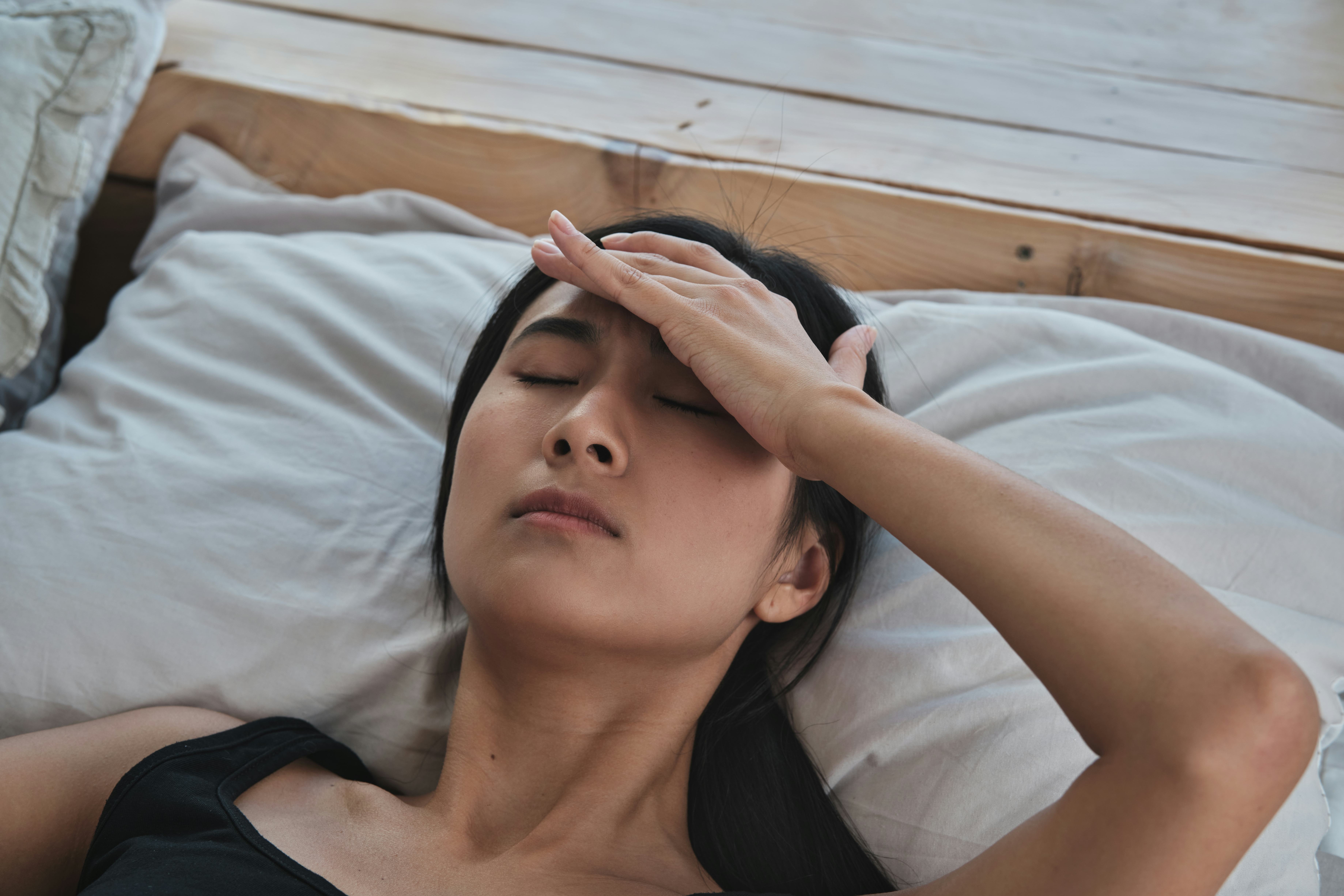 Close your eyes and reopen them a few times to fall asleep.