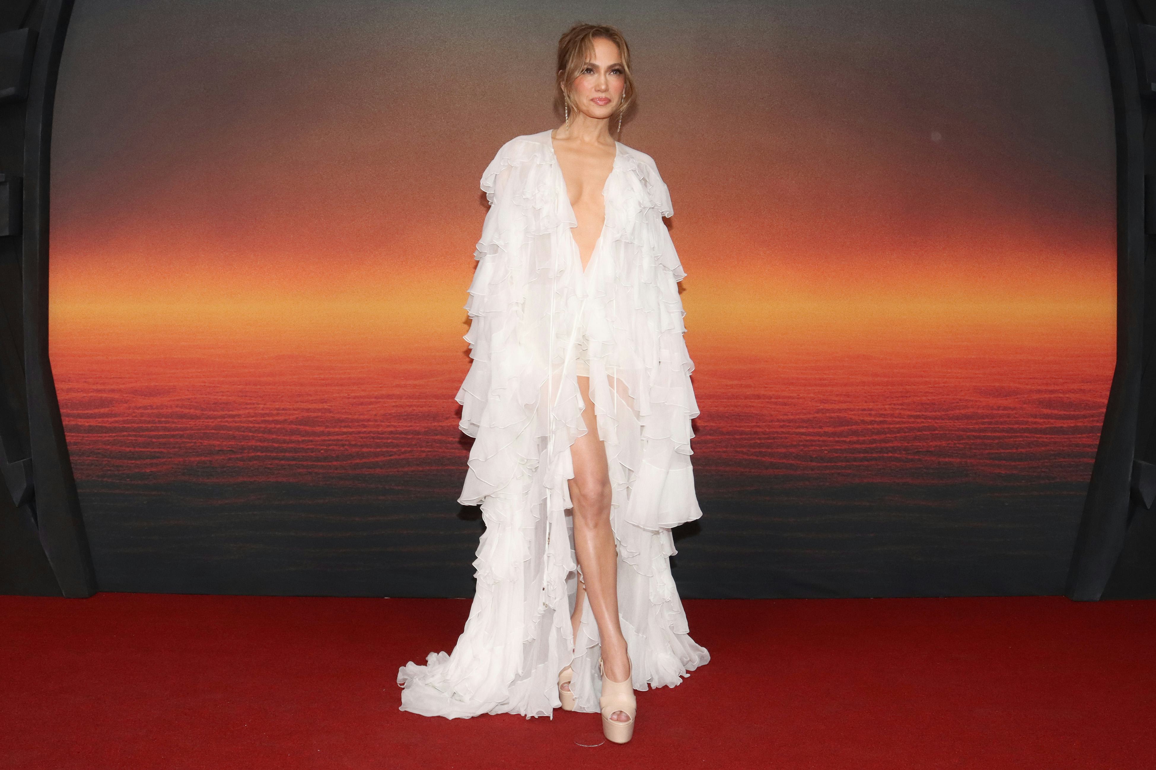 Jennifer Lopez in Chloe Dress.