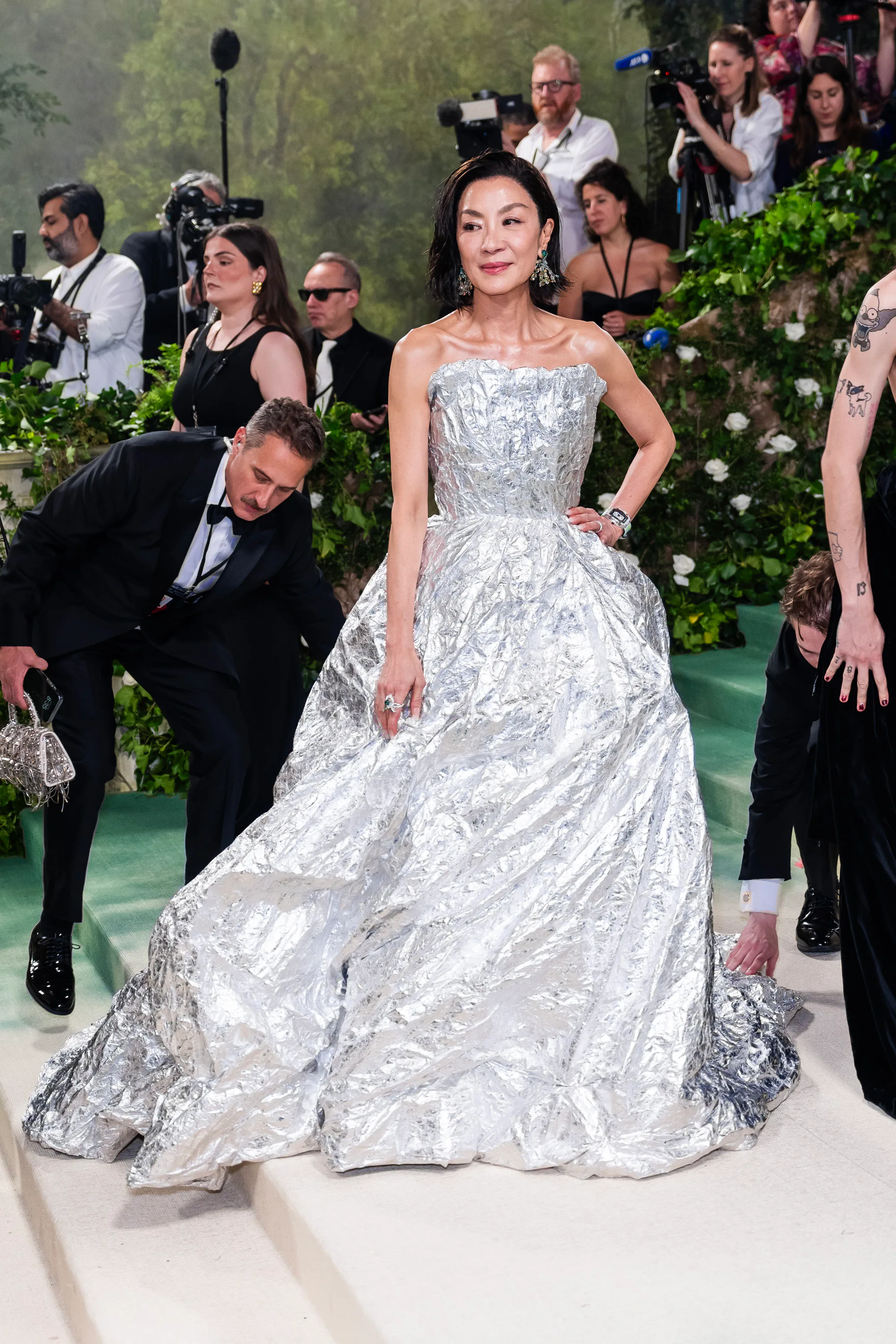 Michelle Yeoh, The Night'ta "Uyuyan Güzeller: Modası Yeniden Uyandırmak"ı kutlayan 2024 Met Gala'ya katılıyor...