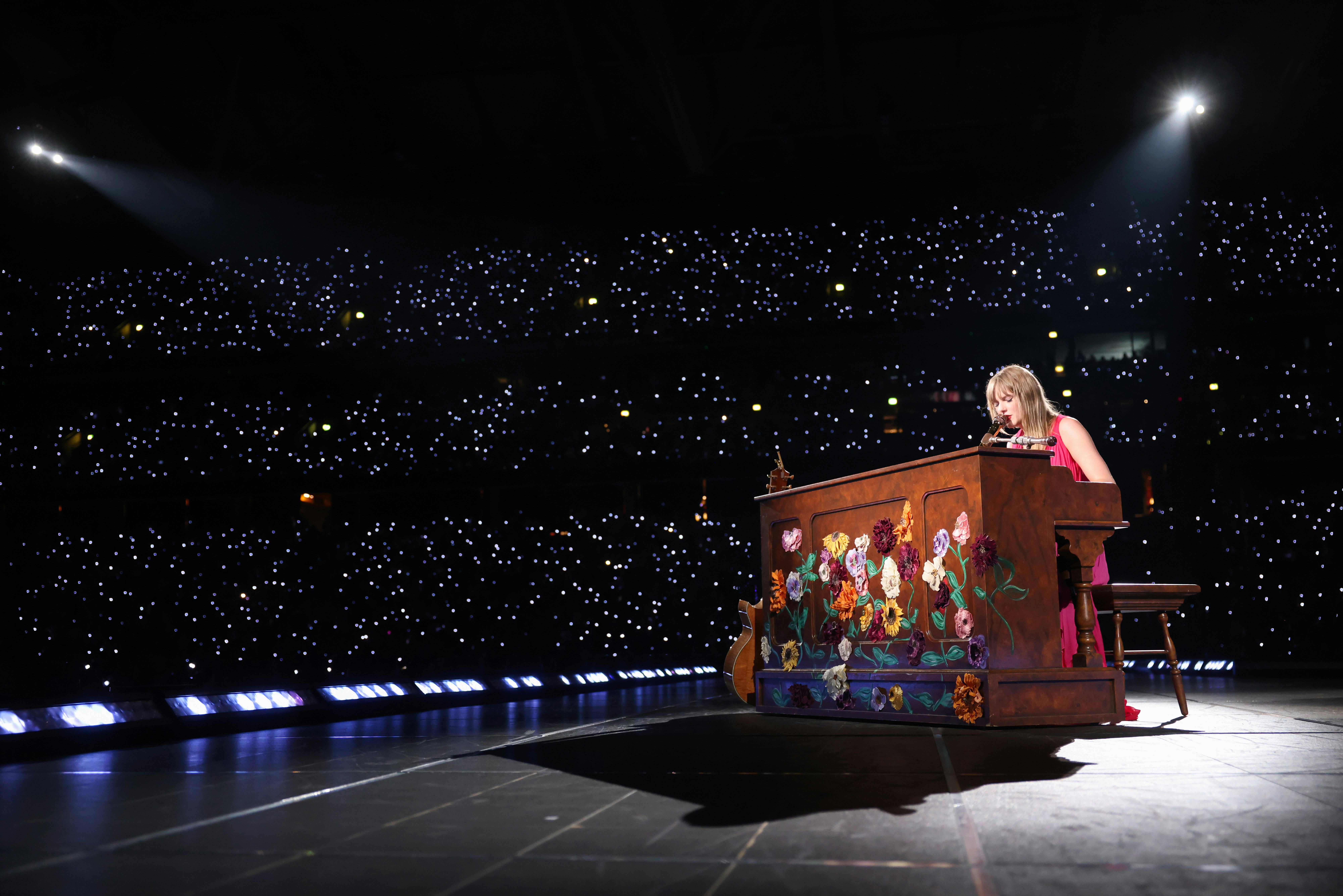 STOCKHOLM, SWEDEN - MAY 17: EDITORIAL USE ONLY. NO BOOK COVERS Taylor Swift performs at Friends Aren&hellip;