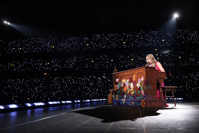 STOCKHOLM, SWEDEN - MAY 17: EDITORIAL USE ONLY. NO BOOK COVERS Taylor Swift performs at Friends Aren...
