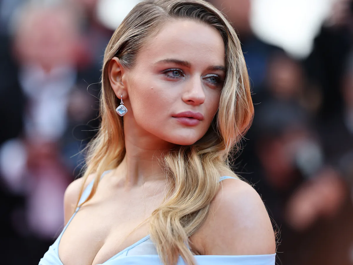 Joey King's Sheer Bustier Gown Was Unexpectedly Princess-Like Joey King's Sheer Bustier Gown Was Unexpectedly Princess-Like
