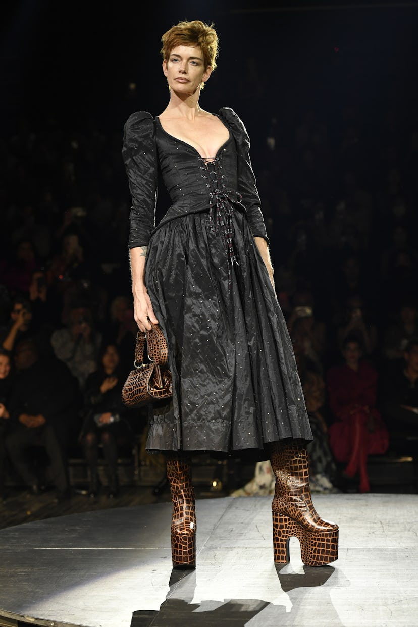 Zendaya ha indossato un abito Andreas Kunthaler della collezione Vivienne Westwood RTW Primavera 2023 nella sfilata Tom Holland...