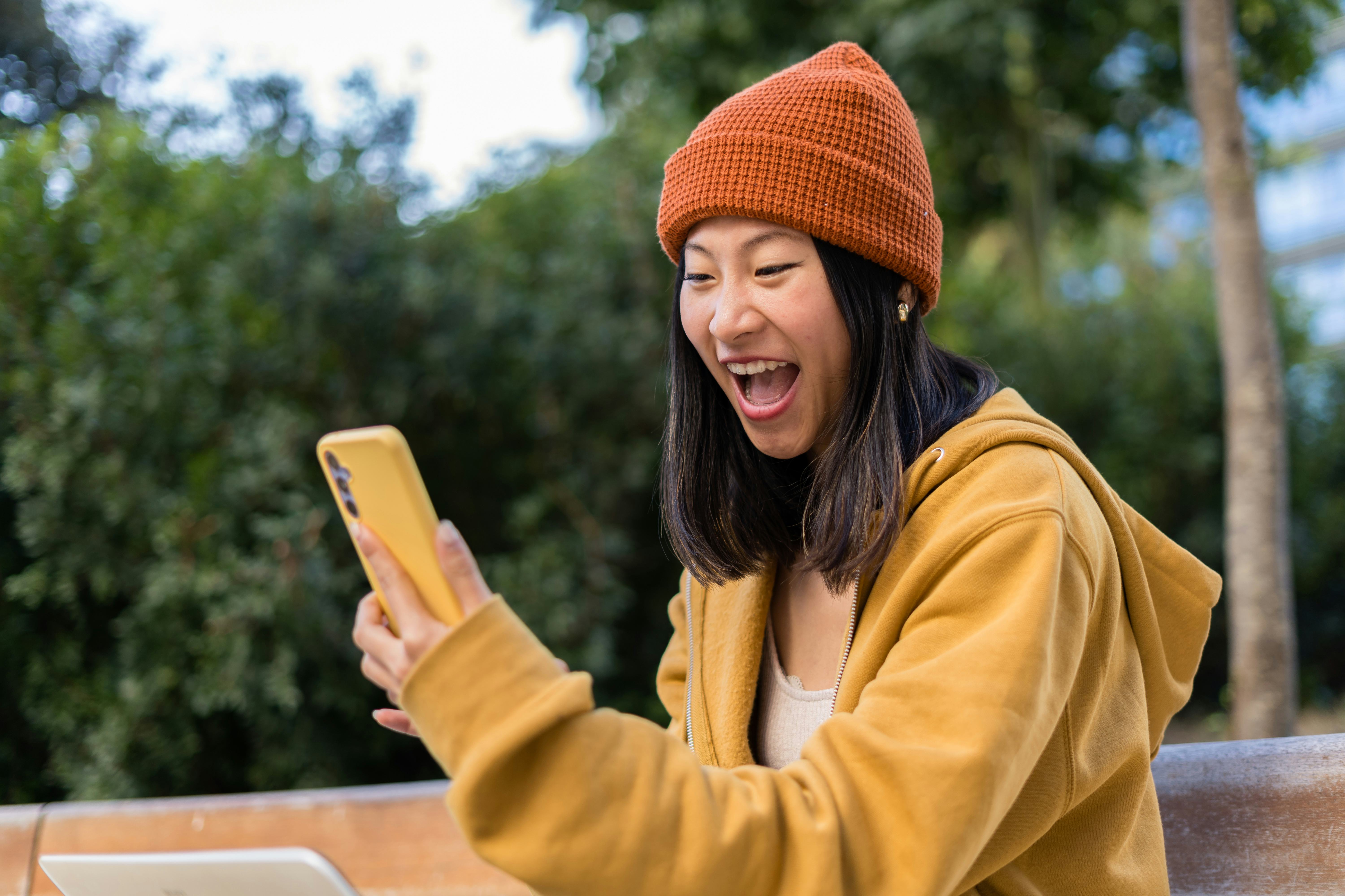 The 40 Best Opening Lines For Hinge That Spark Conversations