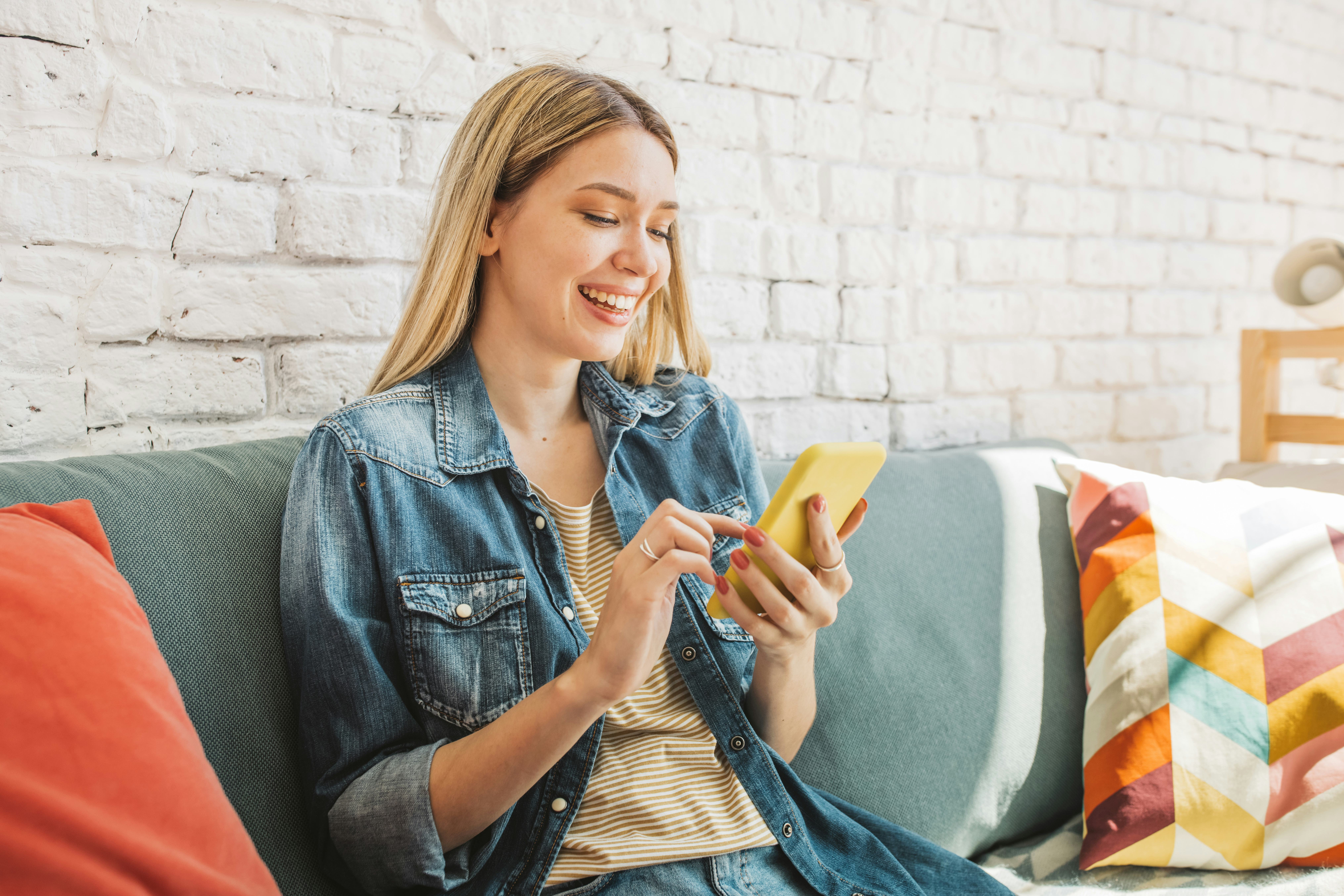 These 100 &ldquo;20 Questions&rdquo; queries to ask your crush will bring you closer.