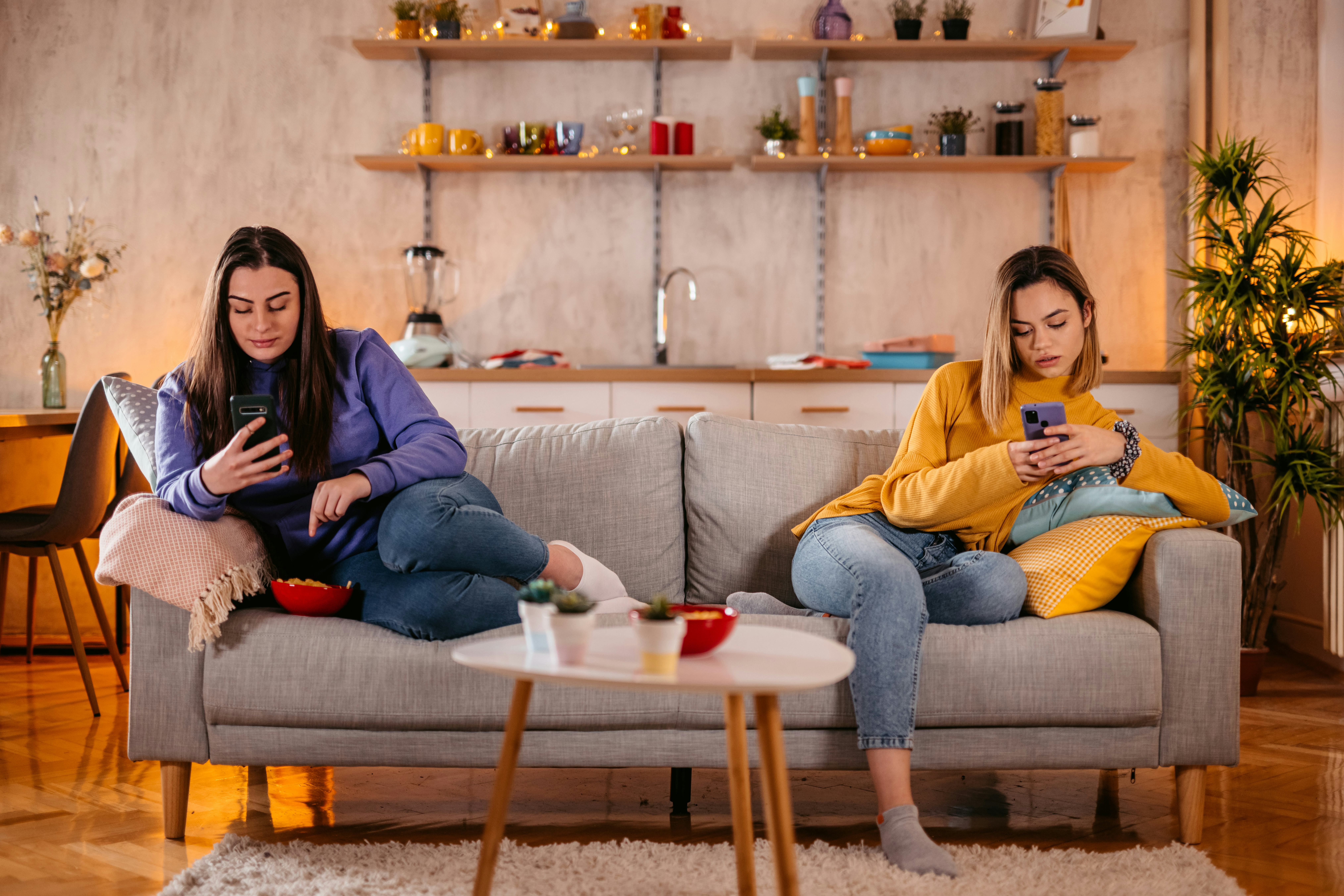 38 signs you're not in love anymore, according to experts.