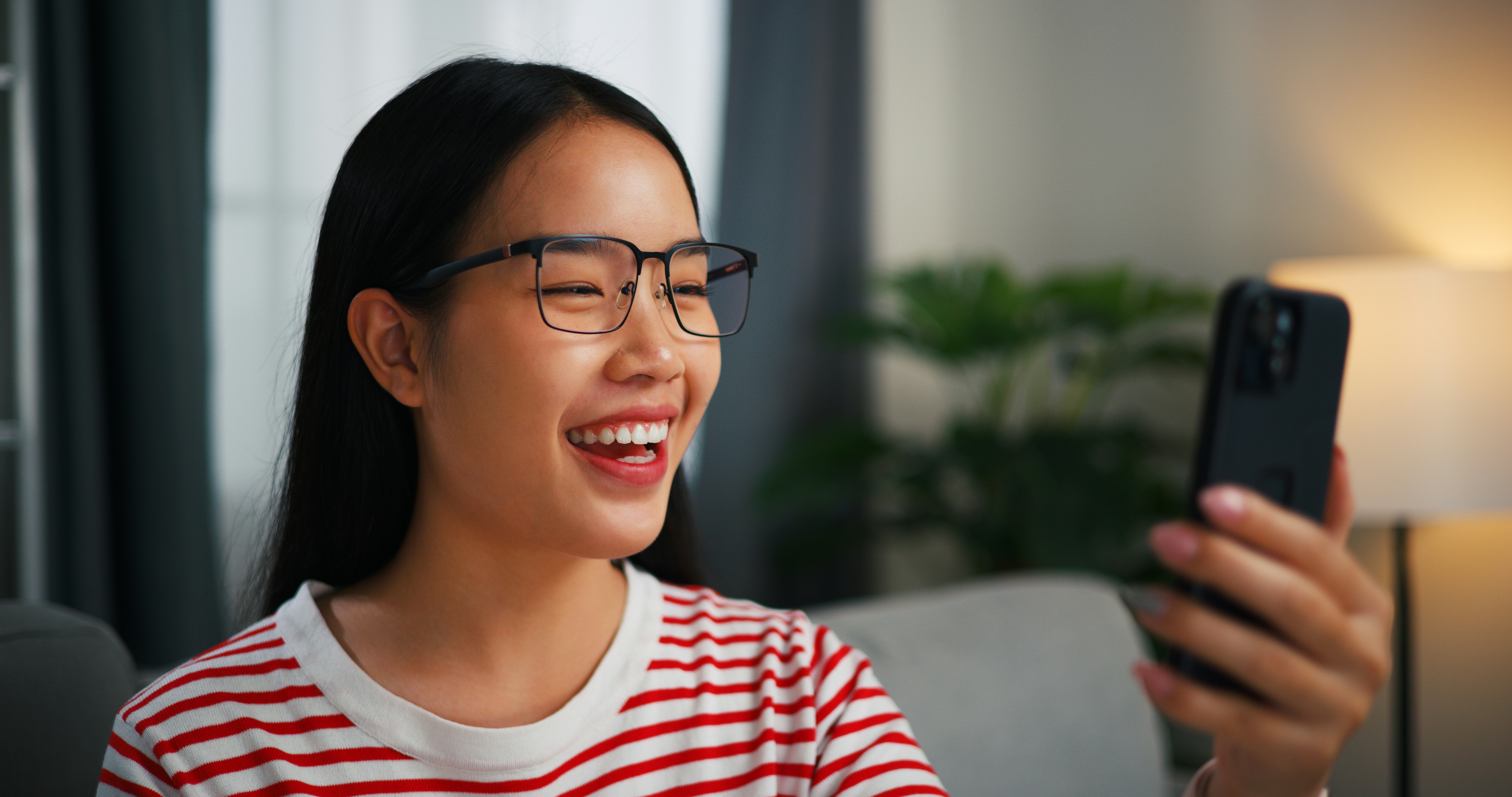 Use these &ldquo;20 Questions&rdquo; topics to get closer to your crush.