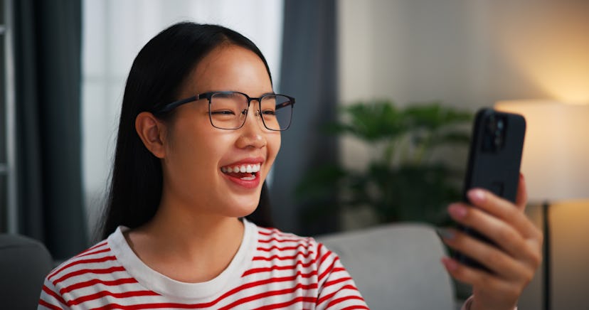 Use these “20 Questions” topics to get closer to your crush.