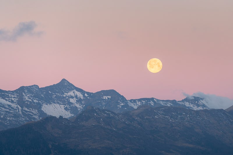 Where Can I See The Pink Moon 2017? Here's Where To Look