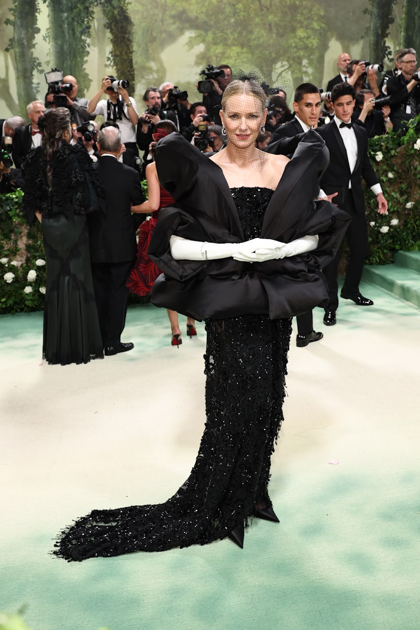 NEW YORK, NEW YORK - MAY 06: Naomi Watts attends The 2024 Met Gala Celebrating "Sleeping Beauties: R...