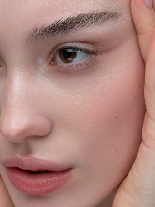 airbrushed brows trend