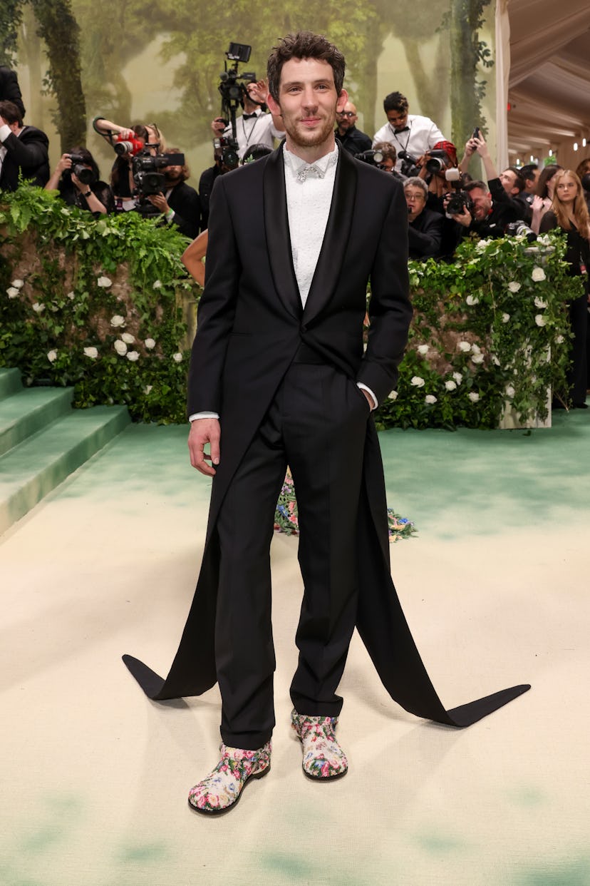 NEW YORK, NEW YORK - MAY 06: Josh O'Connor attends The 2024 Met Gala Celebrating "Sleeping Beauties:...