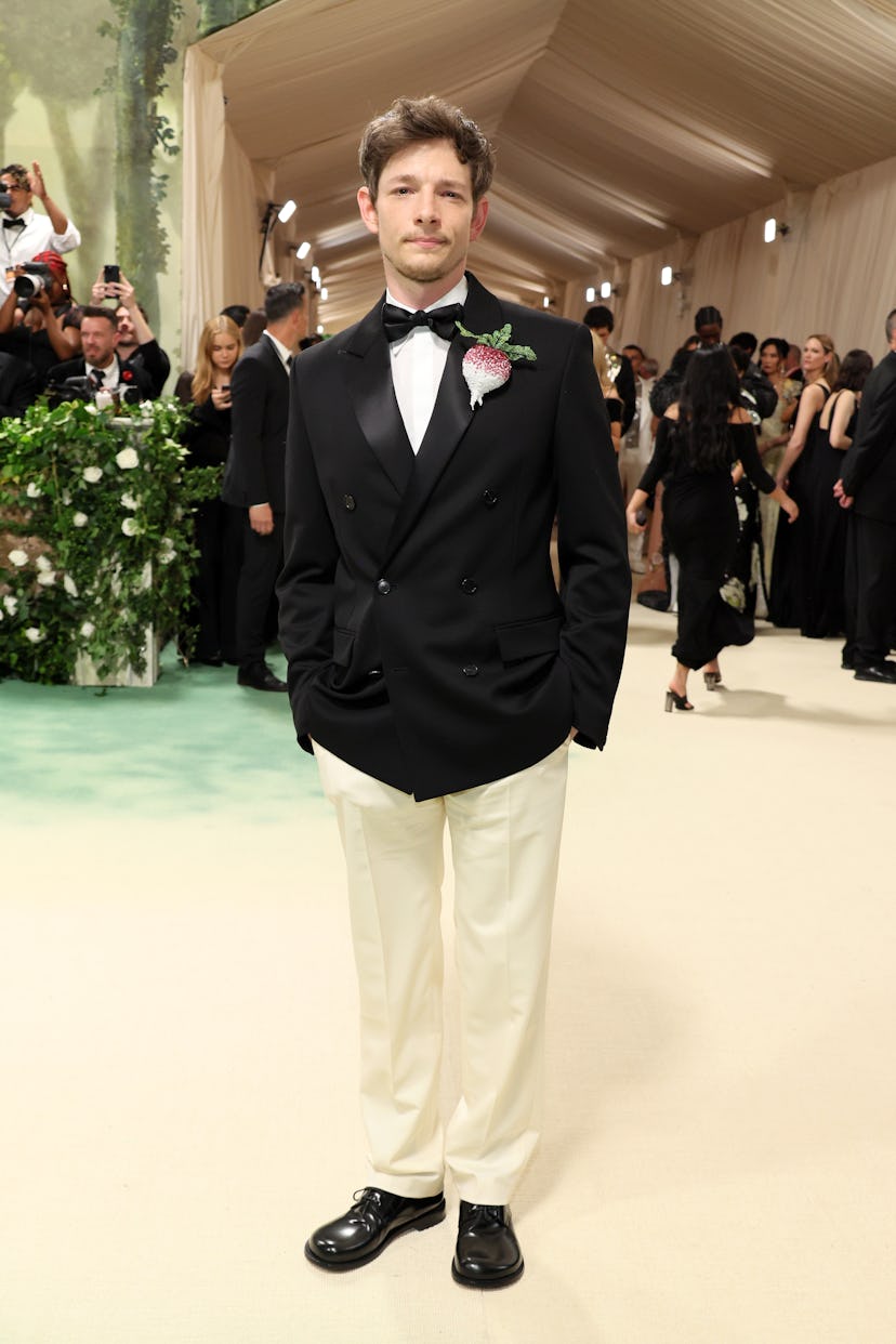 NEW YORK, NEW YORK - MAY 06: Mike Faist attends The 2024 Met Gala Celebrating "Sleeping Beauties: Re...