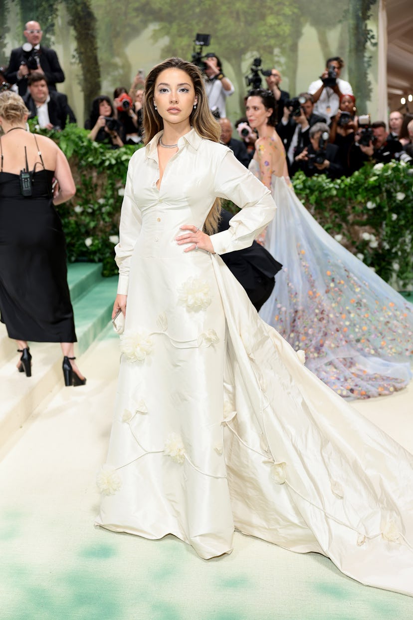 NEW YORK, NEW YORK - MAY 06: Madelyn Cline attends The 2024 Met Gala Celebrating "Sleeping Beauties:...