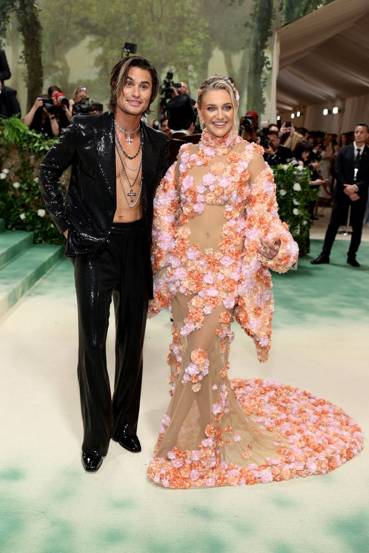 NEW YORK, NEW YORK - MAY 06: (L-R) Chase Stokes and Kelsea Ballerini attend The 2024 Met Gala Celebr...