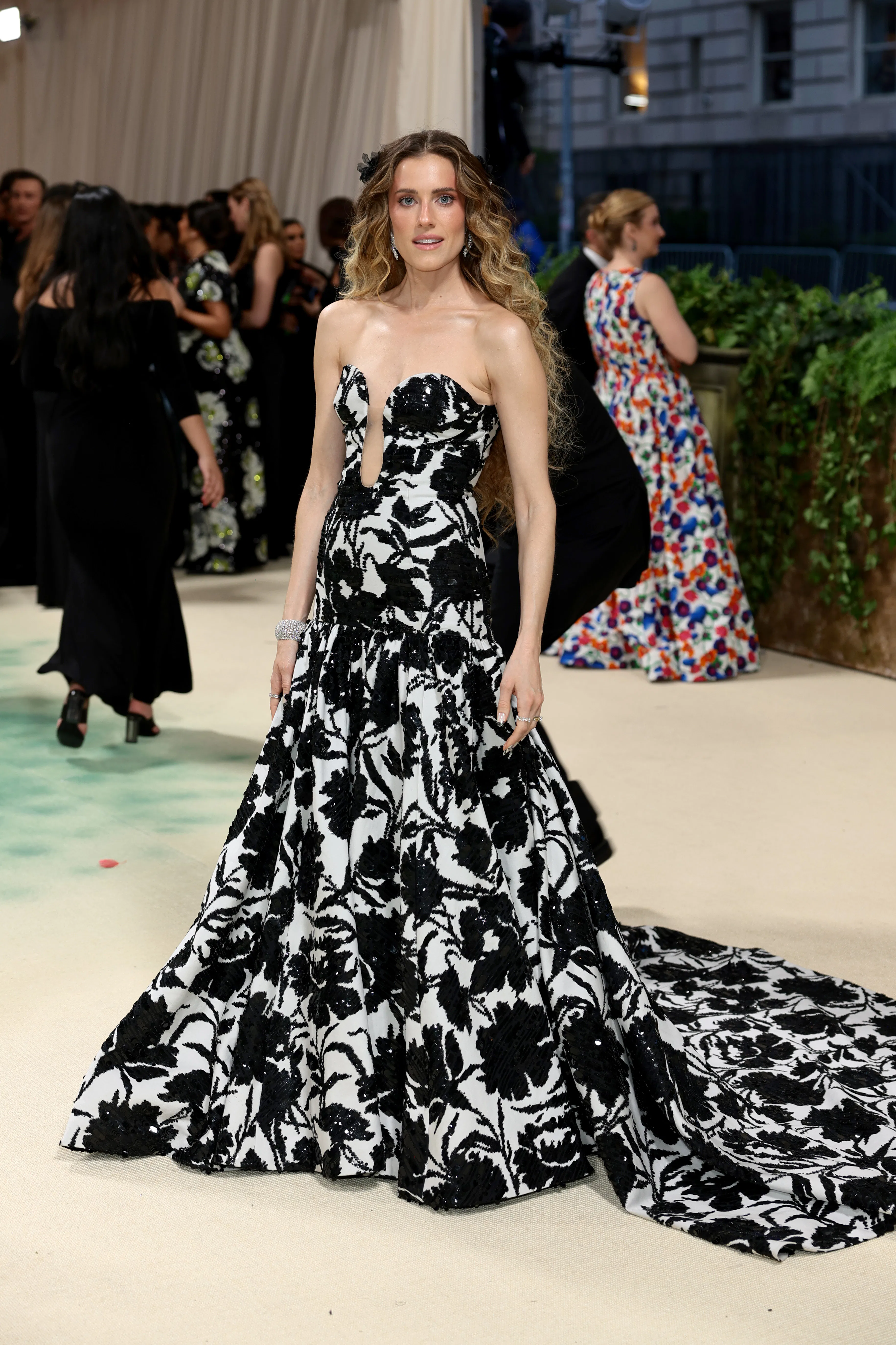 strapless open back dress Zapaka Women Sheath Black&White Gala Dress Deep V Neck Satin Sleeveless Red Carpet Dress, Black+White / US6 main image 1