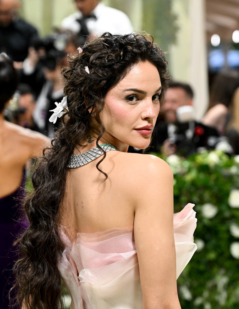 Eiza González wore her hair in romantic curls at the 2024 Met Gala.