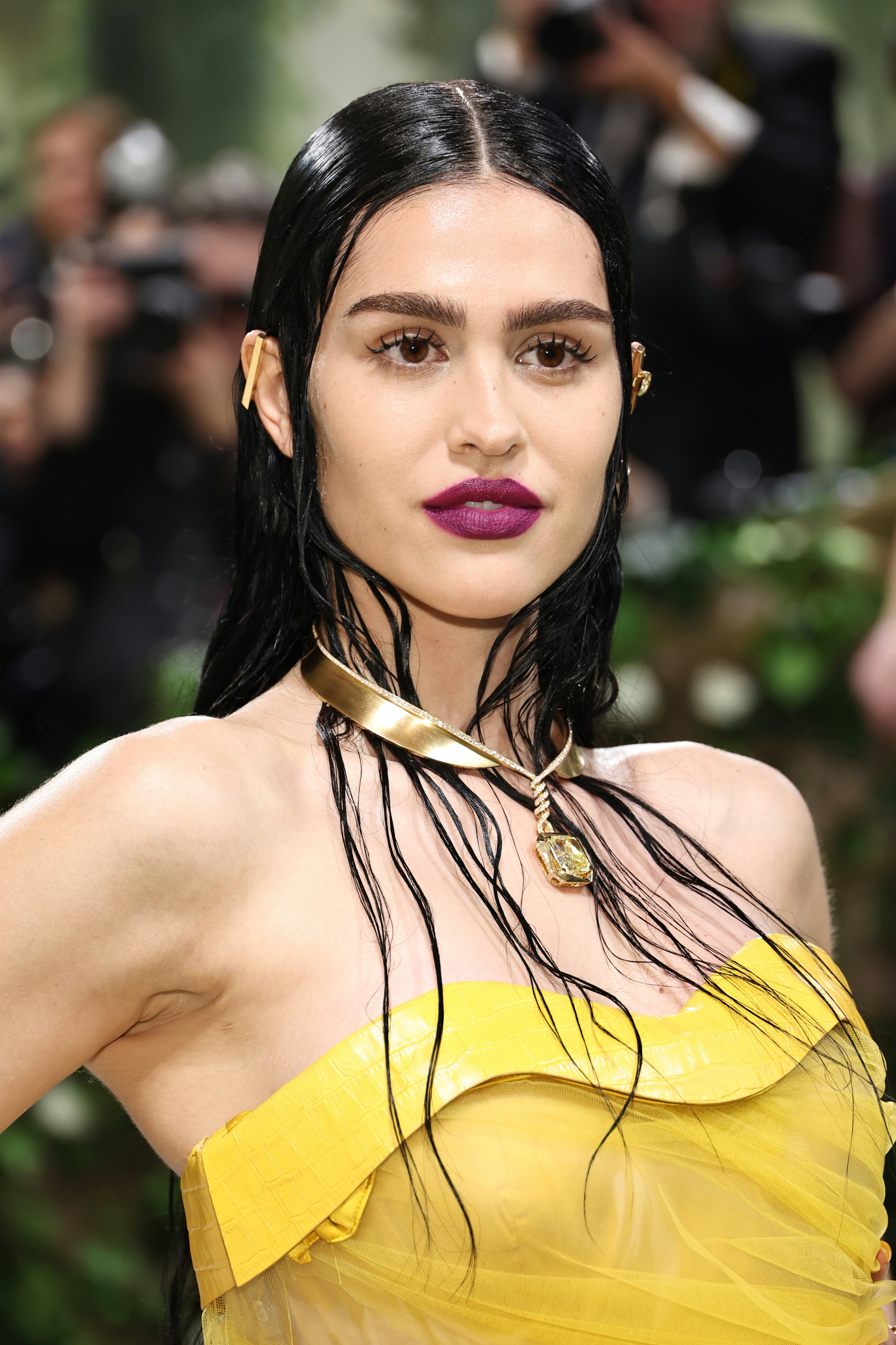 Amelia Gray Hamlin&rsquo;s wet strands made a statement at the 2024 Met Gala.