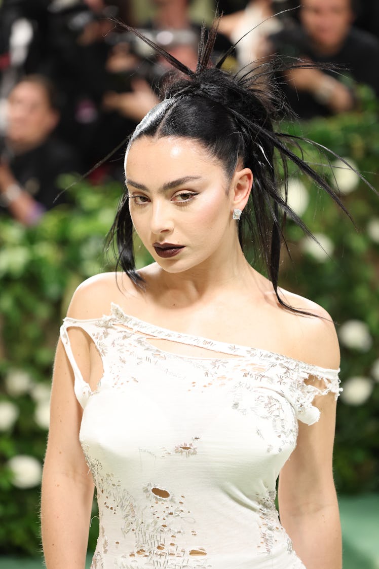 NEW YORK, NEW YORK - MAY 06: Charli XCX attend The 2024 Met Gala Celebrating "Sleeping Beauties: Rea...