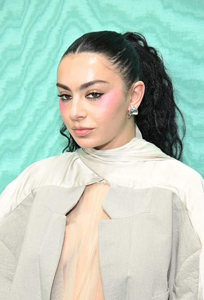LOS ANGELES, CALIFORNIA - FEBRUARY 01: Singer Charli XCX attends the 2024 Warner Music Group Pre-GRA...