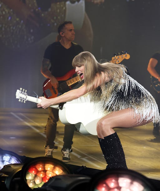 PARIS, FRANCE - MAY 09: (EDITORIAL USE ONLY. NO BOOK COVERS.) Taylor Swift performs onstage during "...
