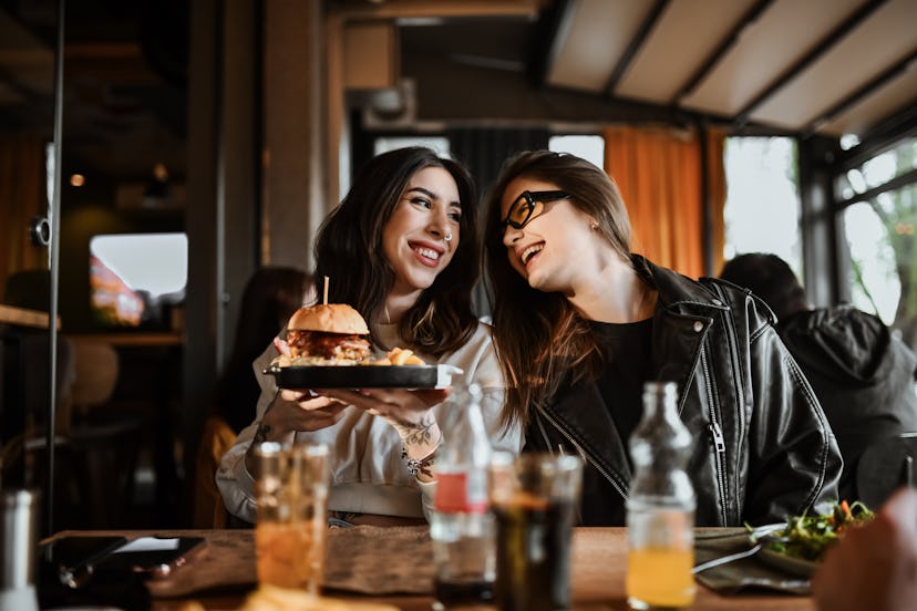 Black cat and golden retriever zodiac pairs.