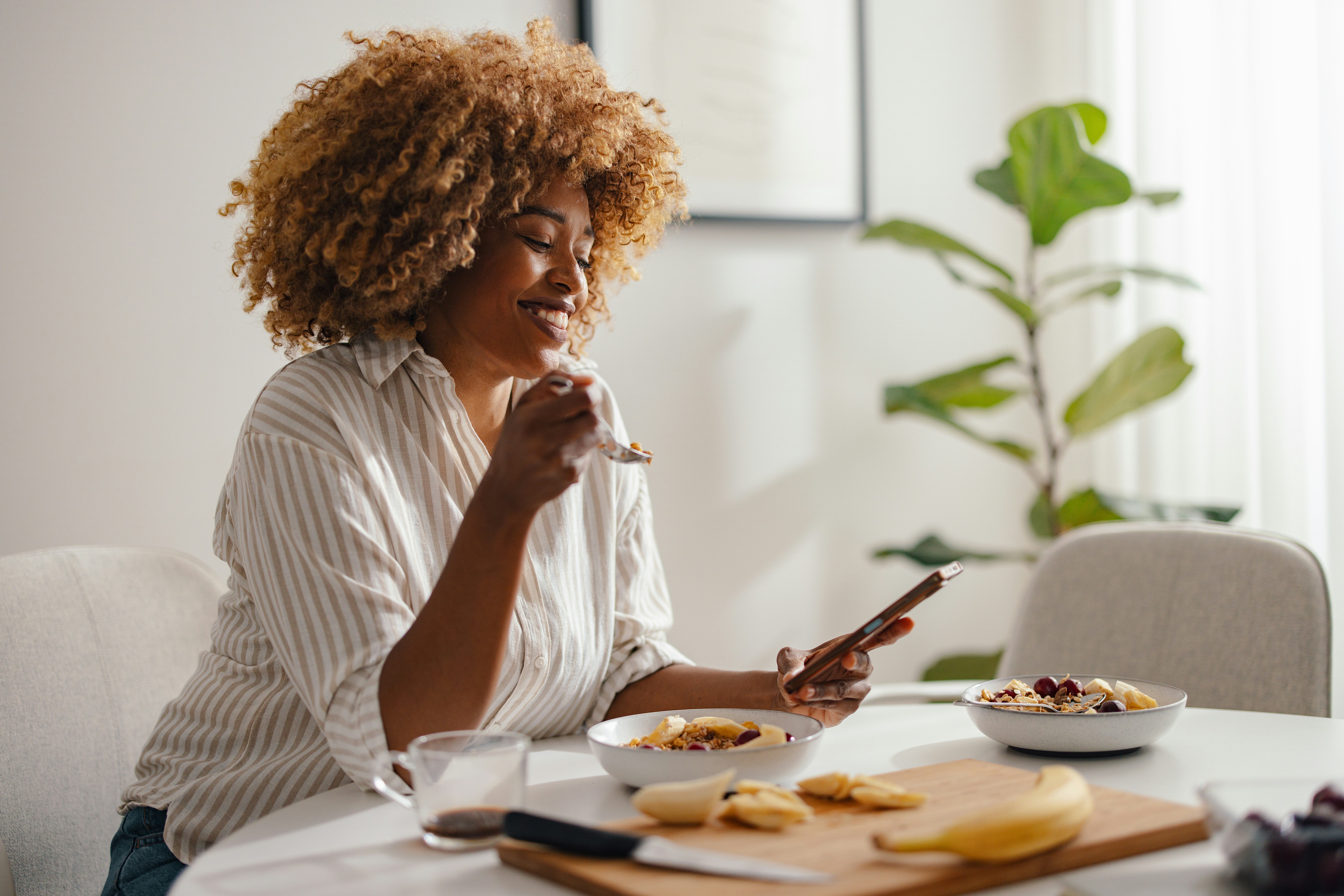 Start your day by sending these flirty &ldquo;good morning&rdquo; texts to your crush.