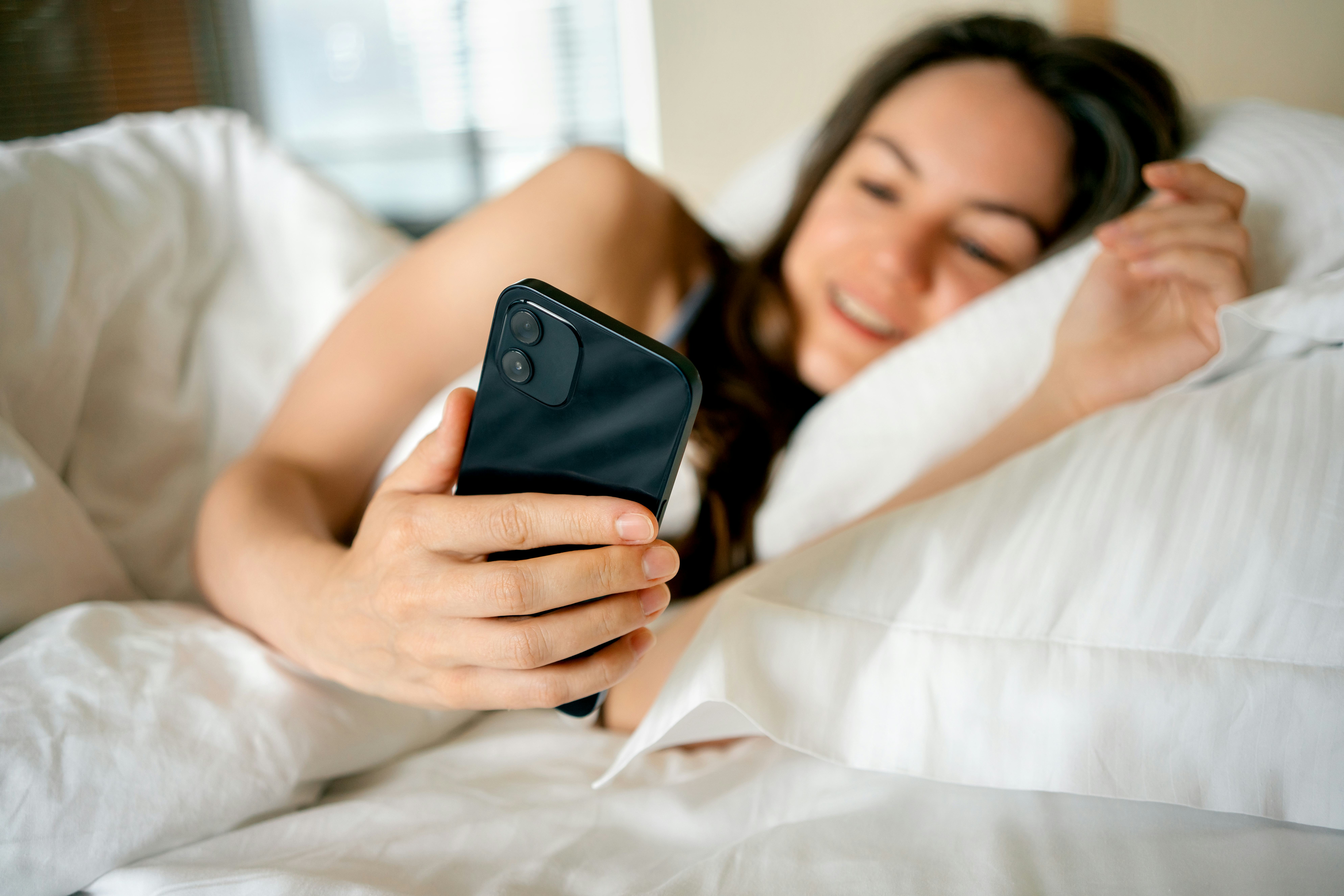 Send your crush a flirty &ldquo;good morning&rdquo; text to start your day.
