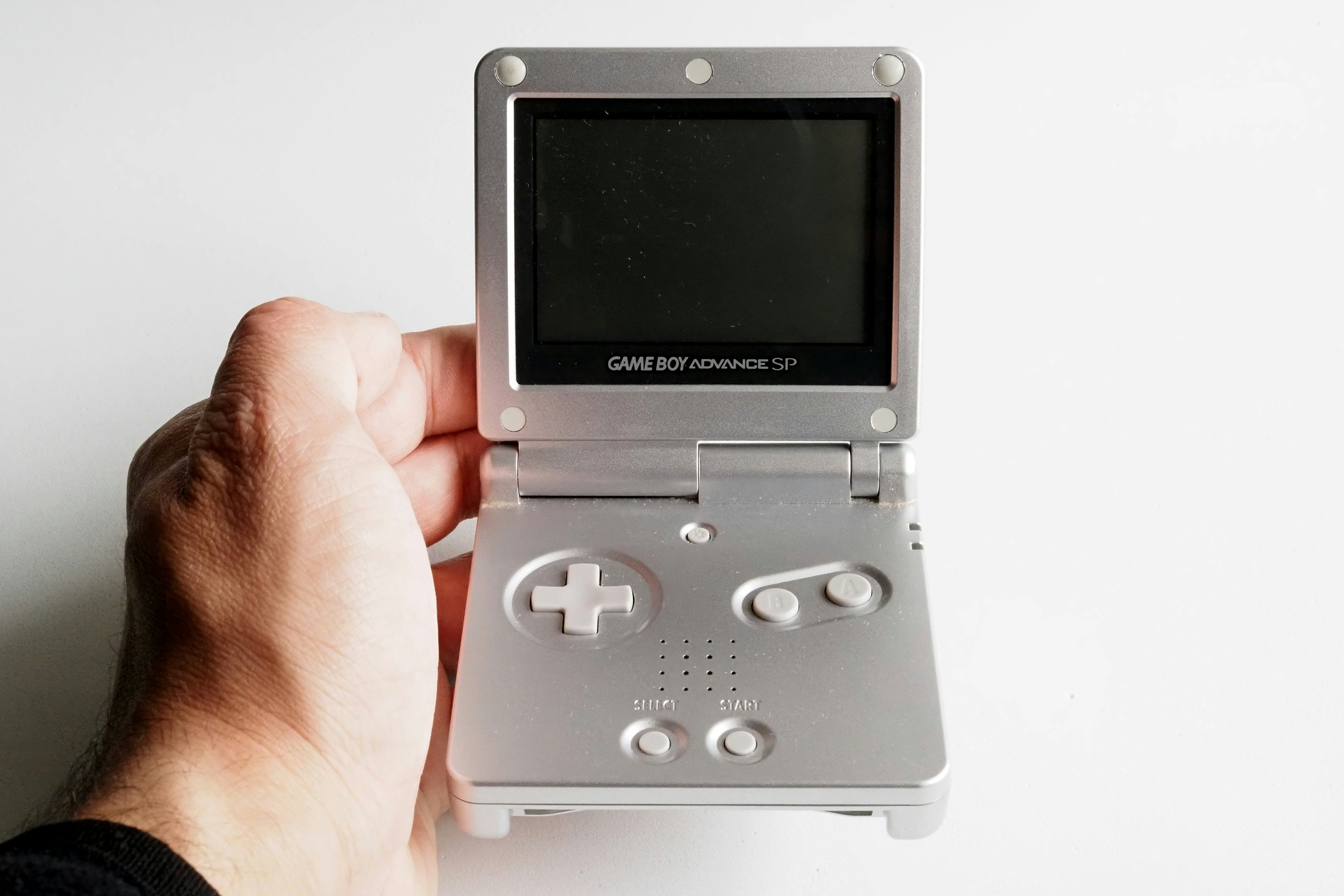 23 Years Ago, This Best-Selling Nintendo Handheld Walked So the Switch Could Run