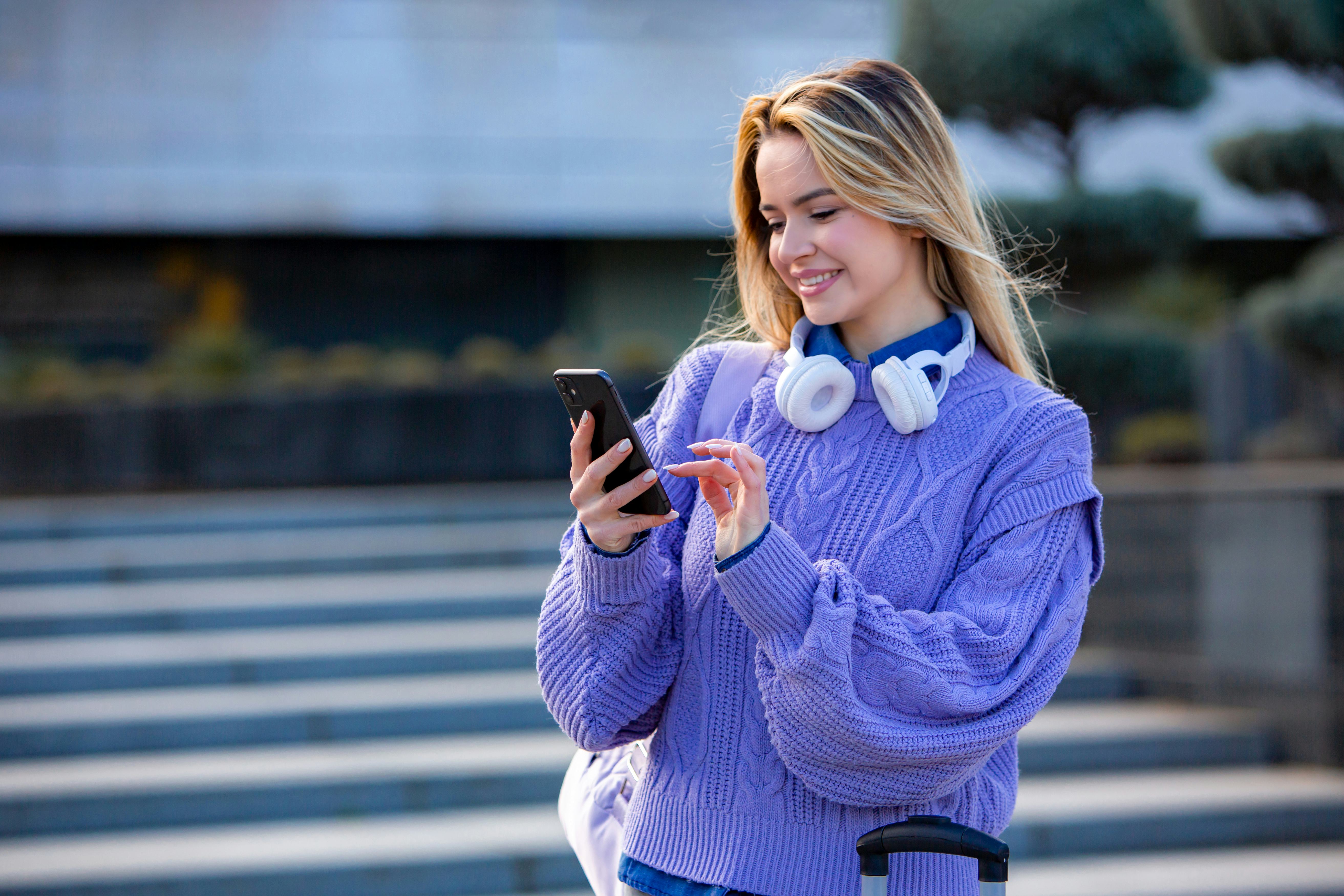 Start your day by sending your crush one of these 40 flirty &ldquo;good morning&rdquo; texts.