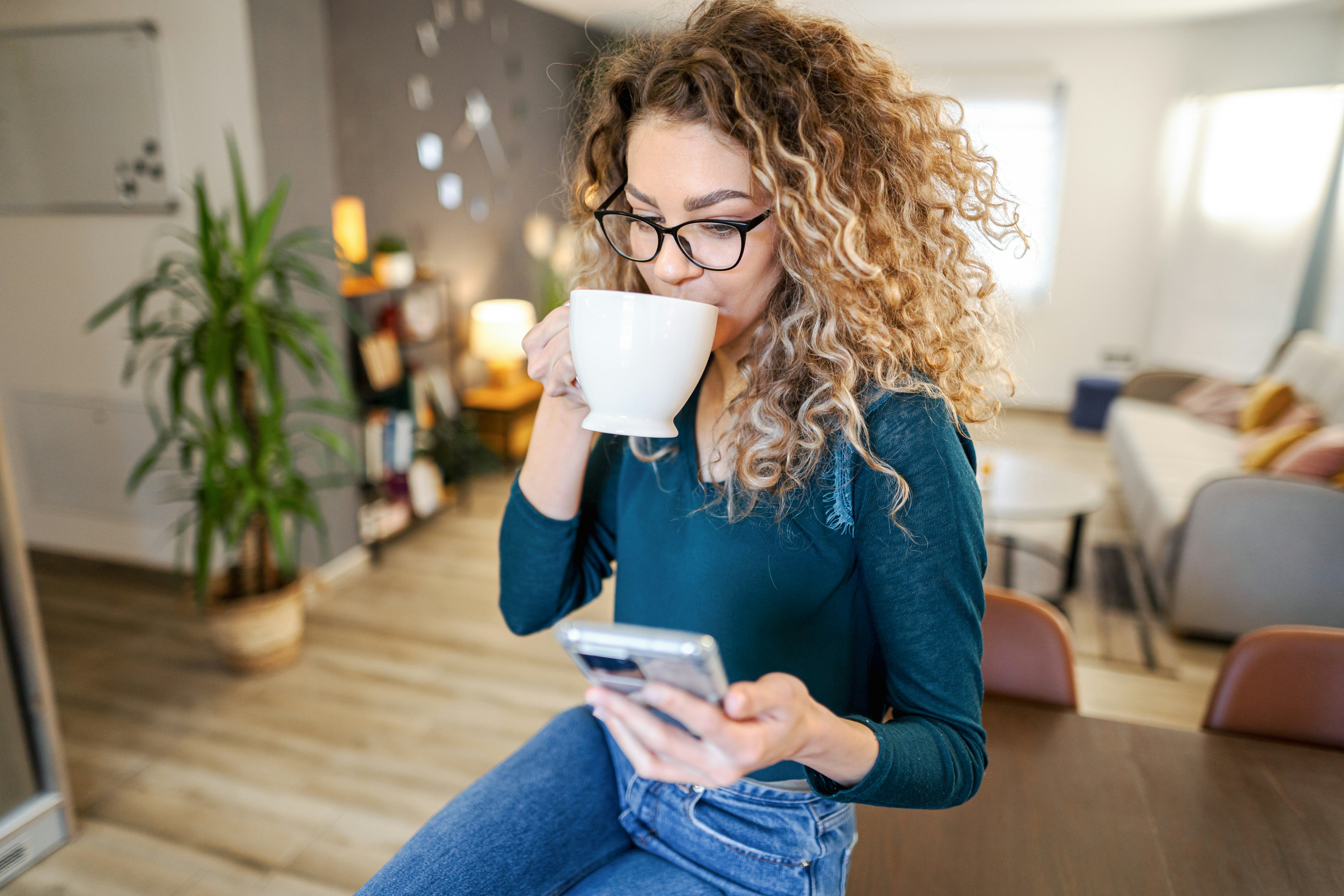 Send your crush a flirty &ldquo;good morning&rdquo; text to start your day.