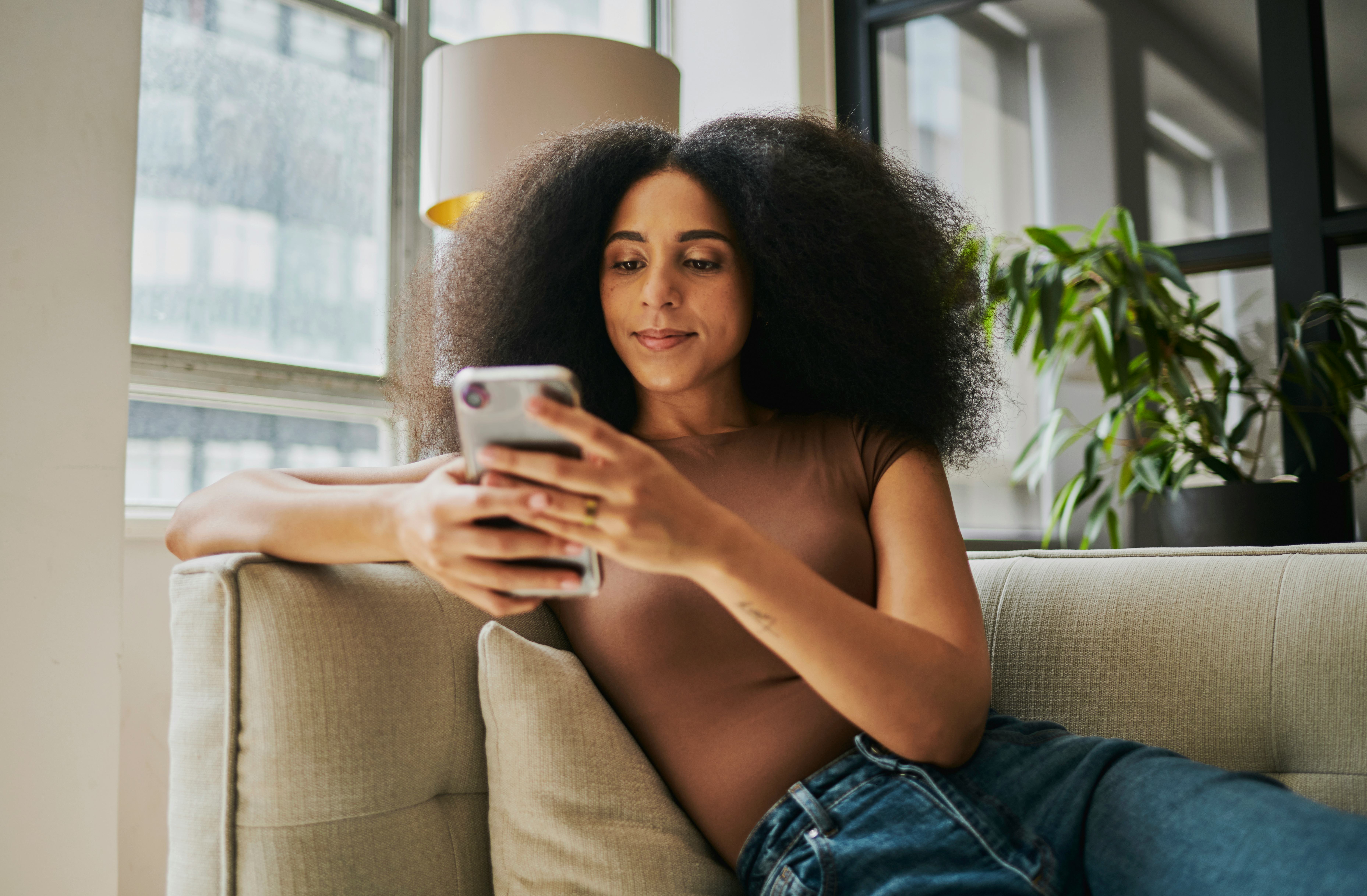 Start your day by sending your crush a flirty &ldquo;good morning&rdquo; text.