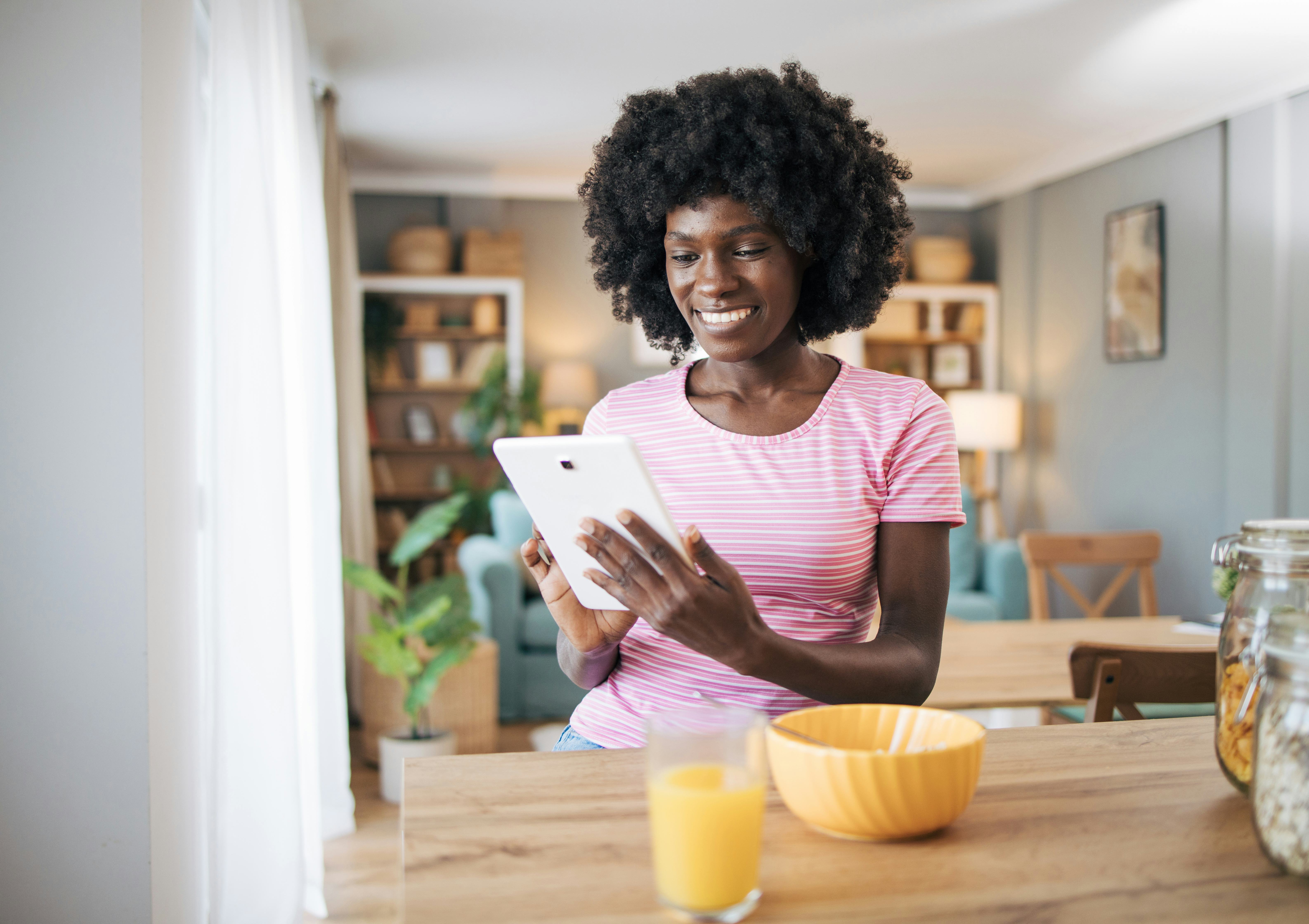 Start your day by sending your crush a &ldquo;good morning&rdquo; text.