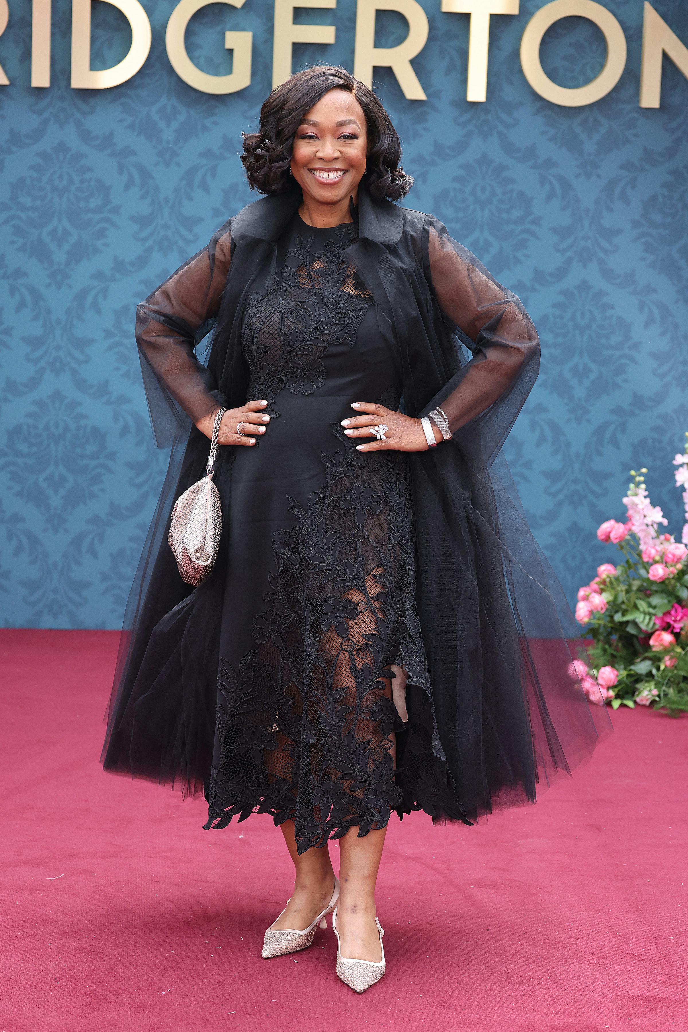 SHONDA RHIMES WITH ALL 3 OF HER DAUGHTERS AT THE BRIDGERTON SEASON visual data 7