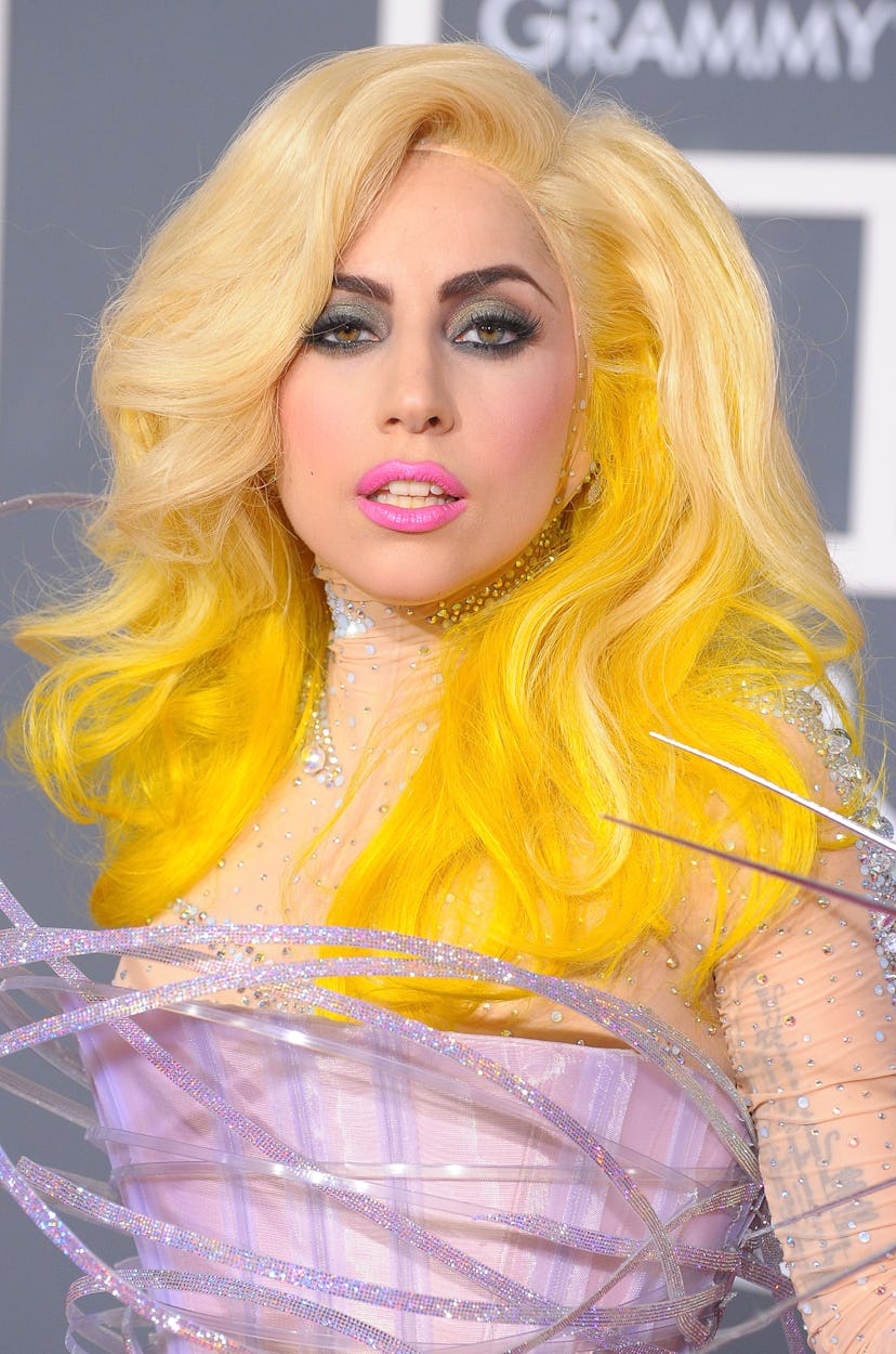 Lady Gaga yellow hair grammys 2010