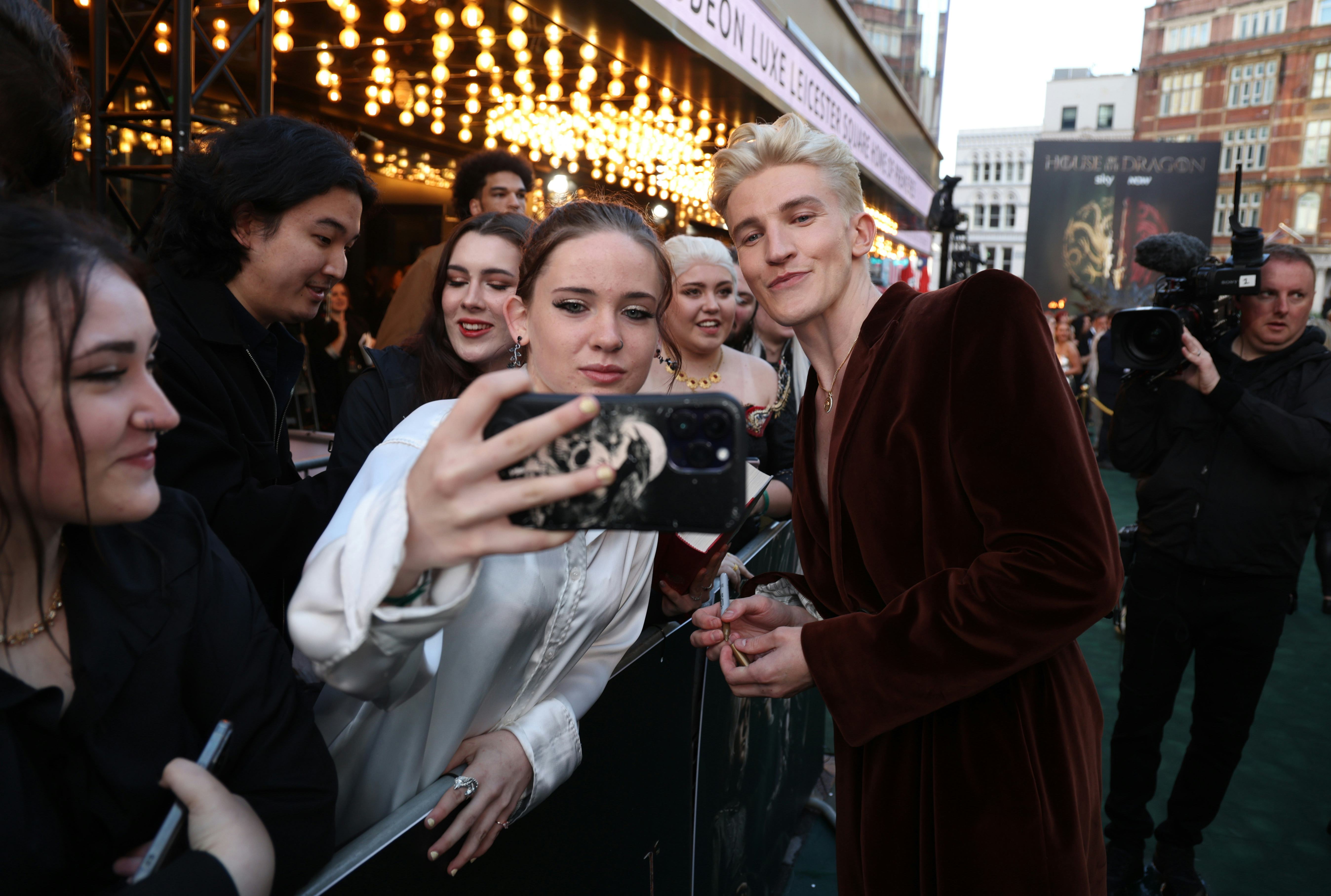 House Of The Dragon&rsquo;s Ewan Mitchell Teases Aemond &amp; Helaena&rsquo;s Season 2 Scenes