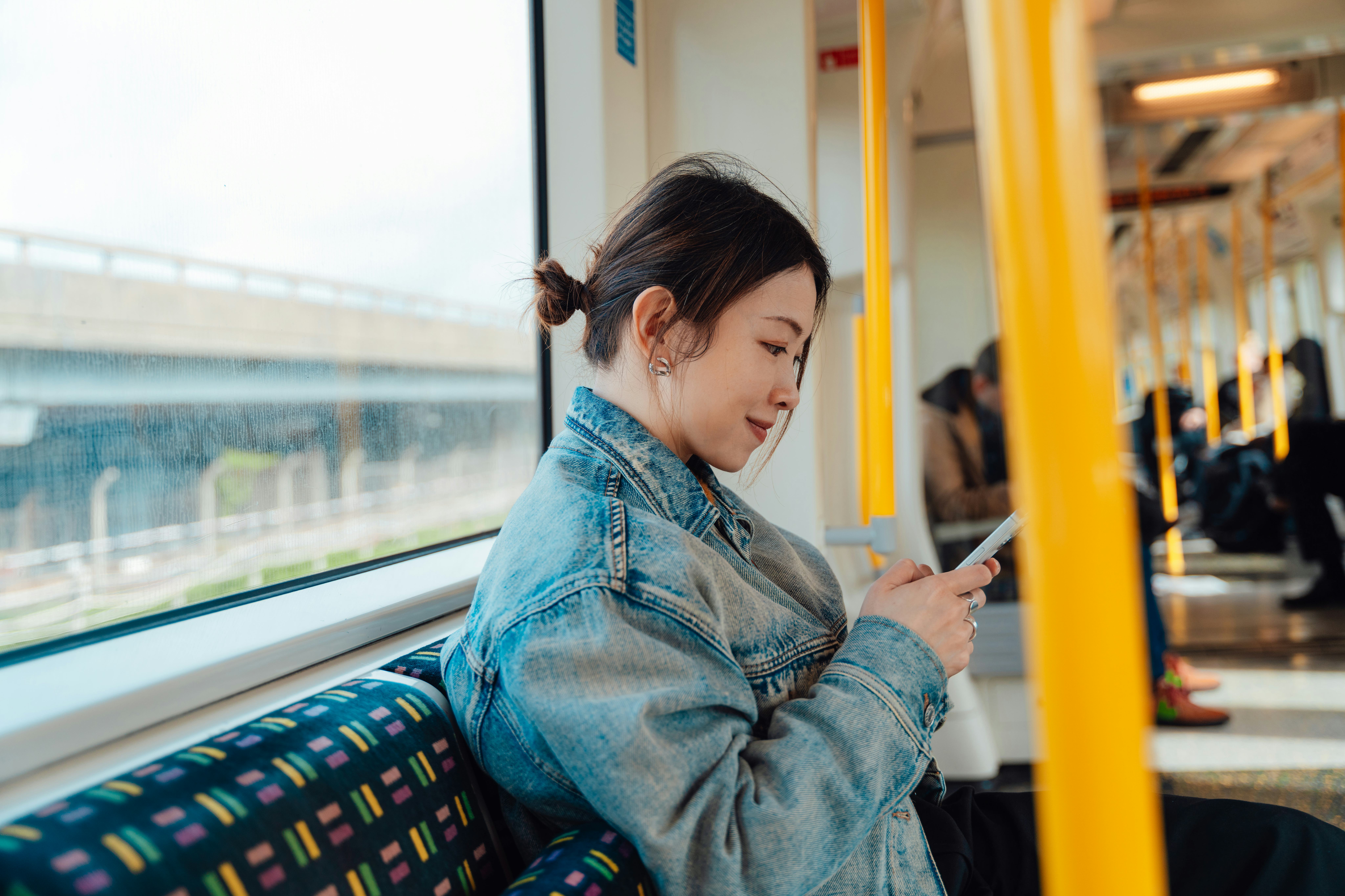 Woman writing good Tinder bios.