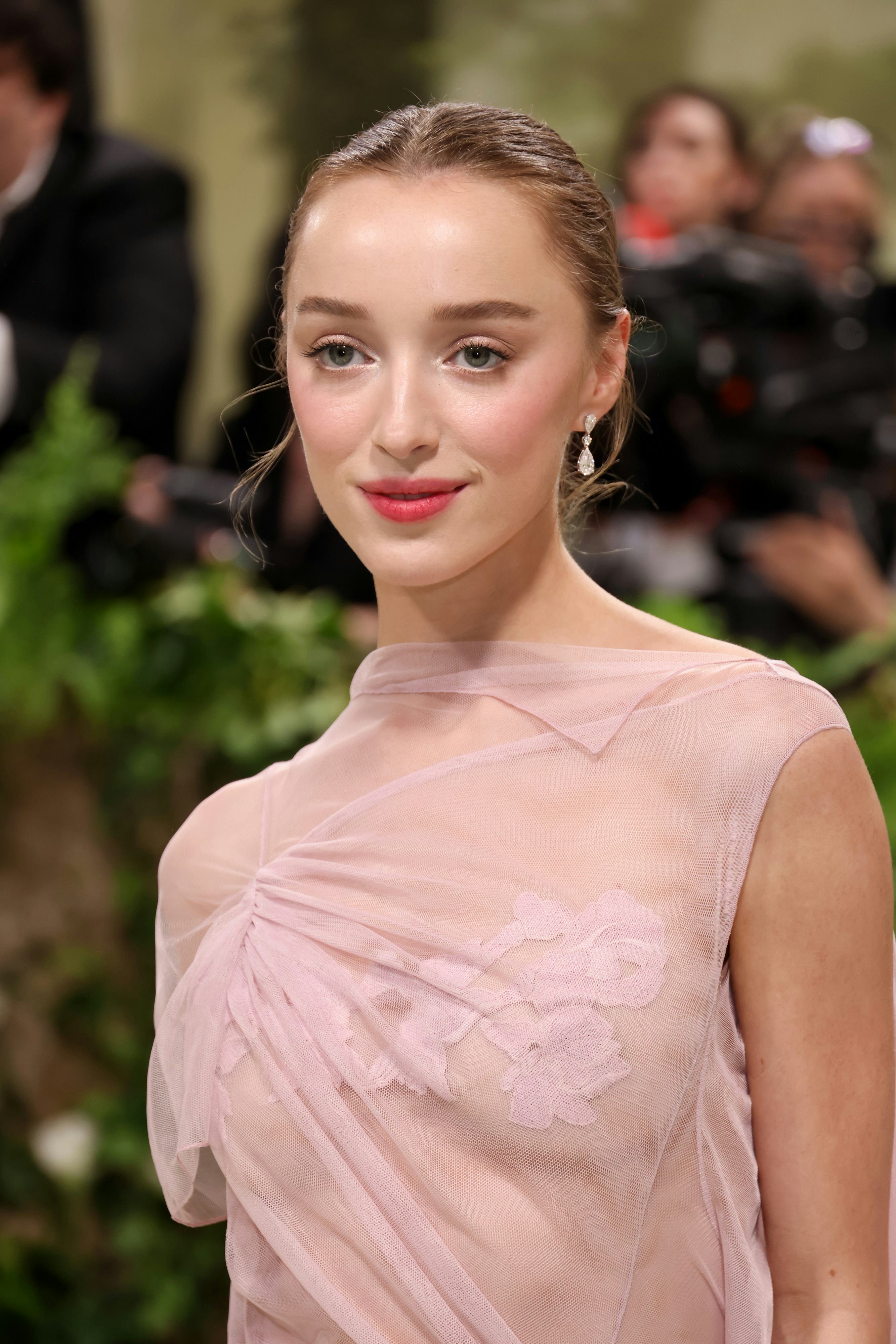Phoebe Dynevor wore the Charlotte Tilbury Unreal Skin Sheer Glow Tint Hydrating Foundation Stick to &hellip;