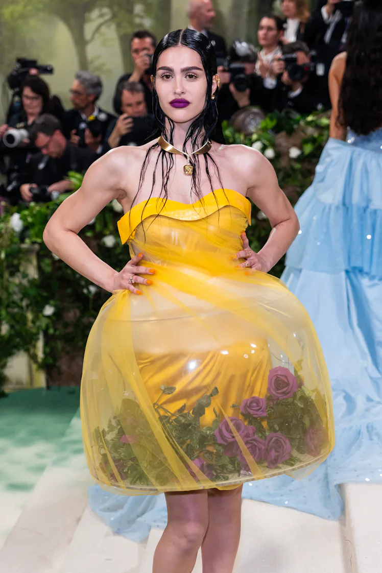 Bubble-Hem Skirts & Dresses Are Celebs' Fave Summer 2024 Trends Bubble-Hem Skirts & Dresses Are Celebs' Fave Summer 2024 Trends