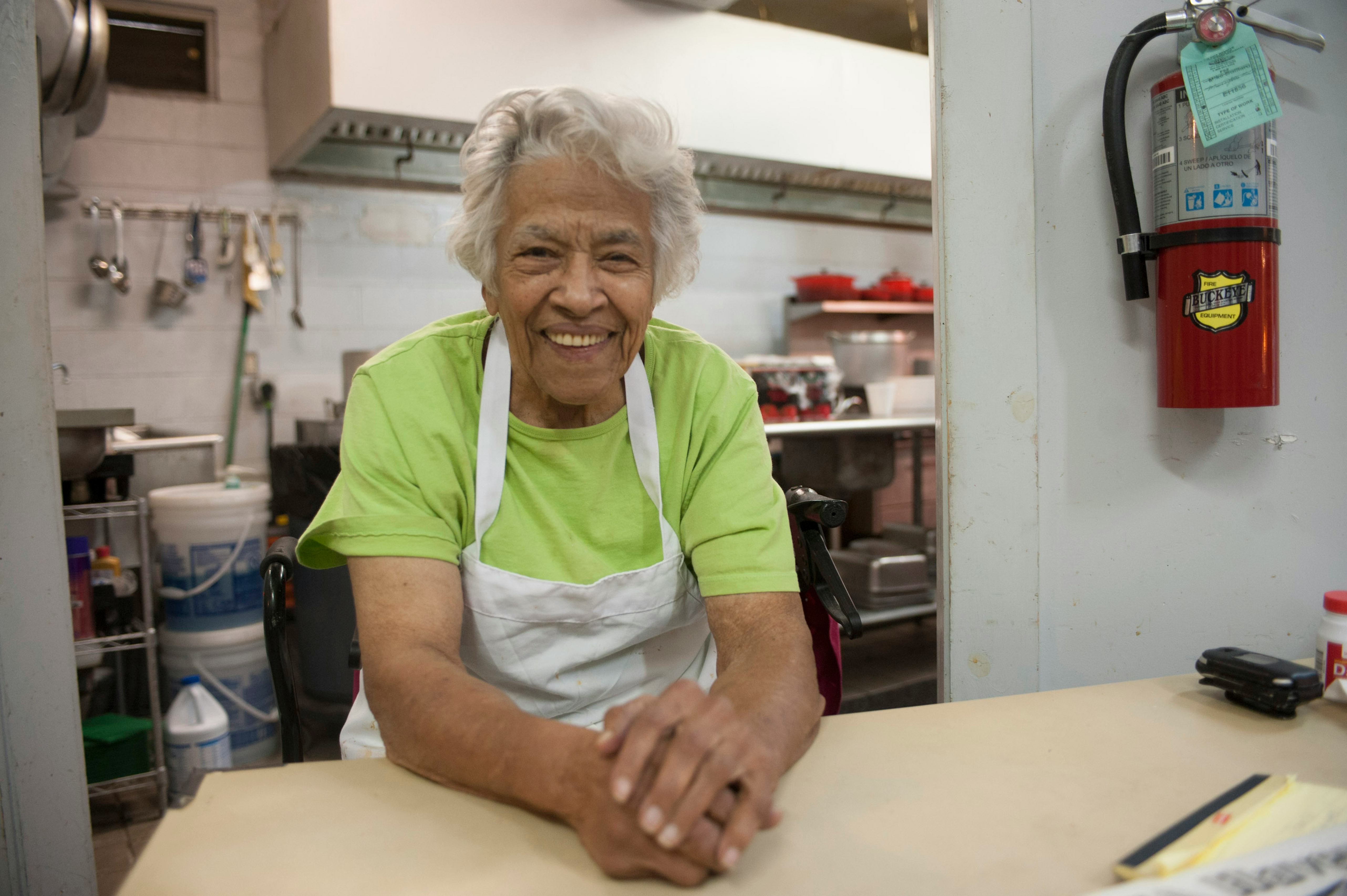 American chef Leah Chase (1923 - 2019) in the kitchen of Dookie Chase&rsquo;s in  New Orleans, Louisiana o&hellip;