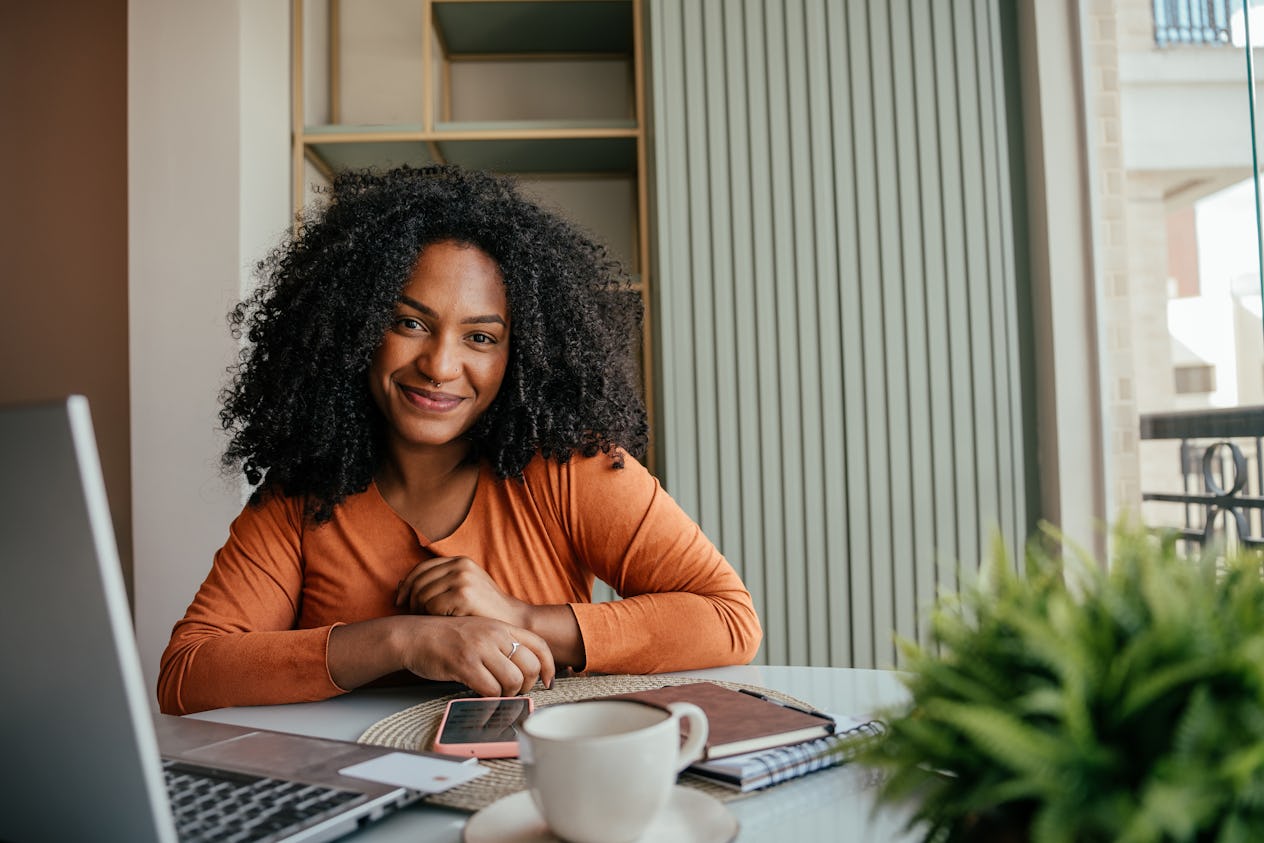 The 48 Best Opening Lines For Hinge That Spark Conversations