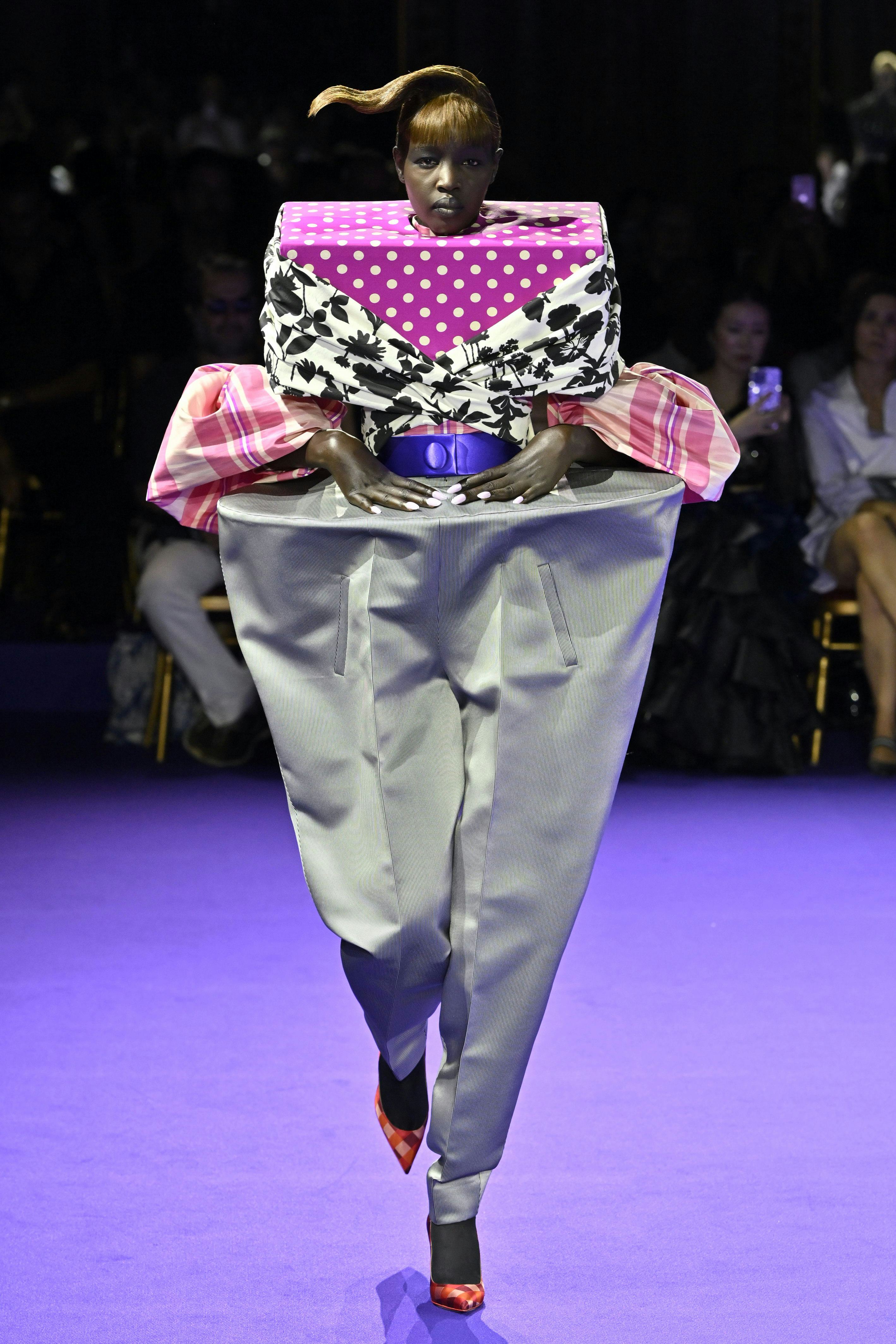 A model walks the runway during the Viktor &amp; Rolf Haute Couture Fall/Winter 2024-2025 show as part o&hellip;