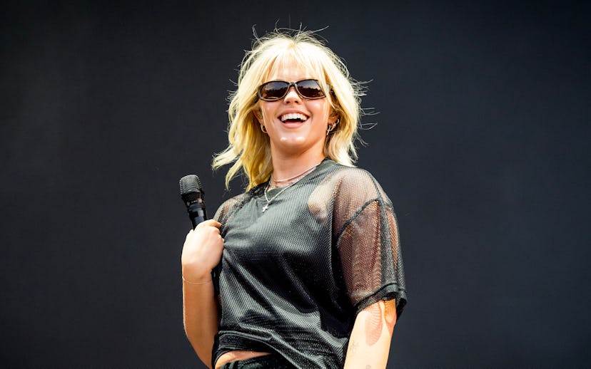 MANCHESTER, TENNESSEE - JUNE 15: Renee Rapp performs during 2024 Bonnaroo Music & Arts Festival on J...