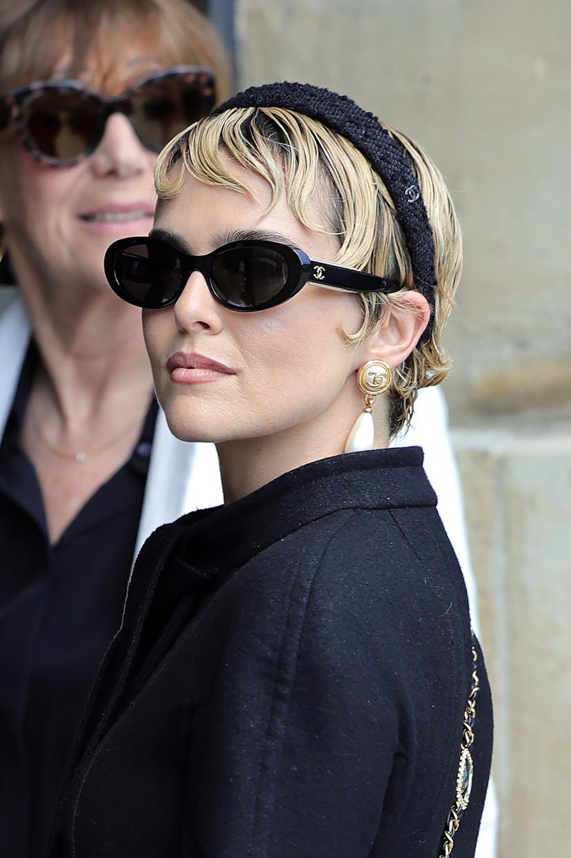 PARIS, FRANCE - JUNE 25: Zoey Deutch is seen arriving at Hôtel Ritz during the Haute Couture Fall/Wi...
