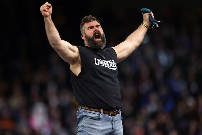 Jason Kelce only washes his "hot spots."