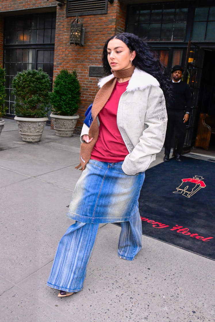 NEW YORK, NEW YORK - FEBRUARY 21: Charli XCX is seen walking in soho on February 21, 2024 in New Yor...